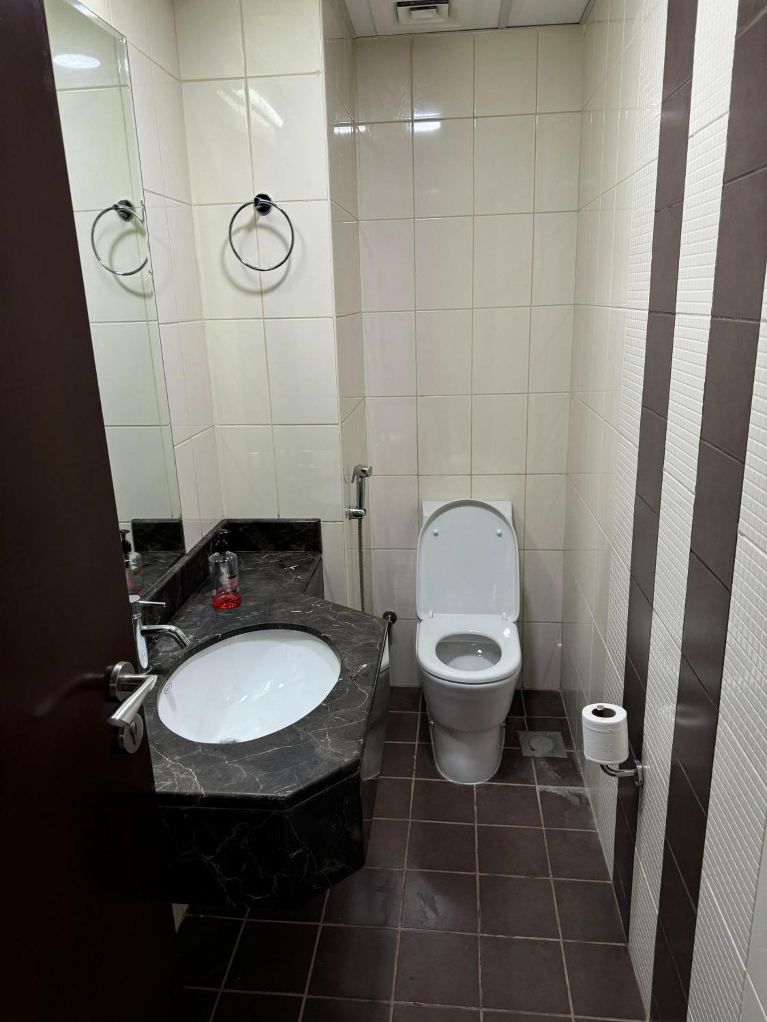 1 Bedroom Downtown 5 Min Walk To Mall Dubai