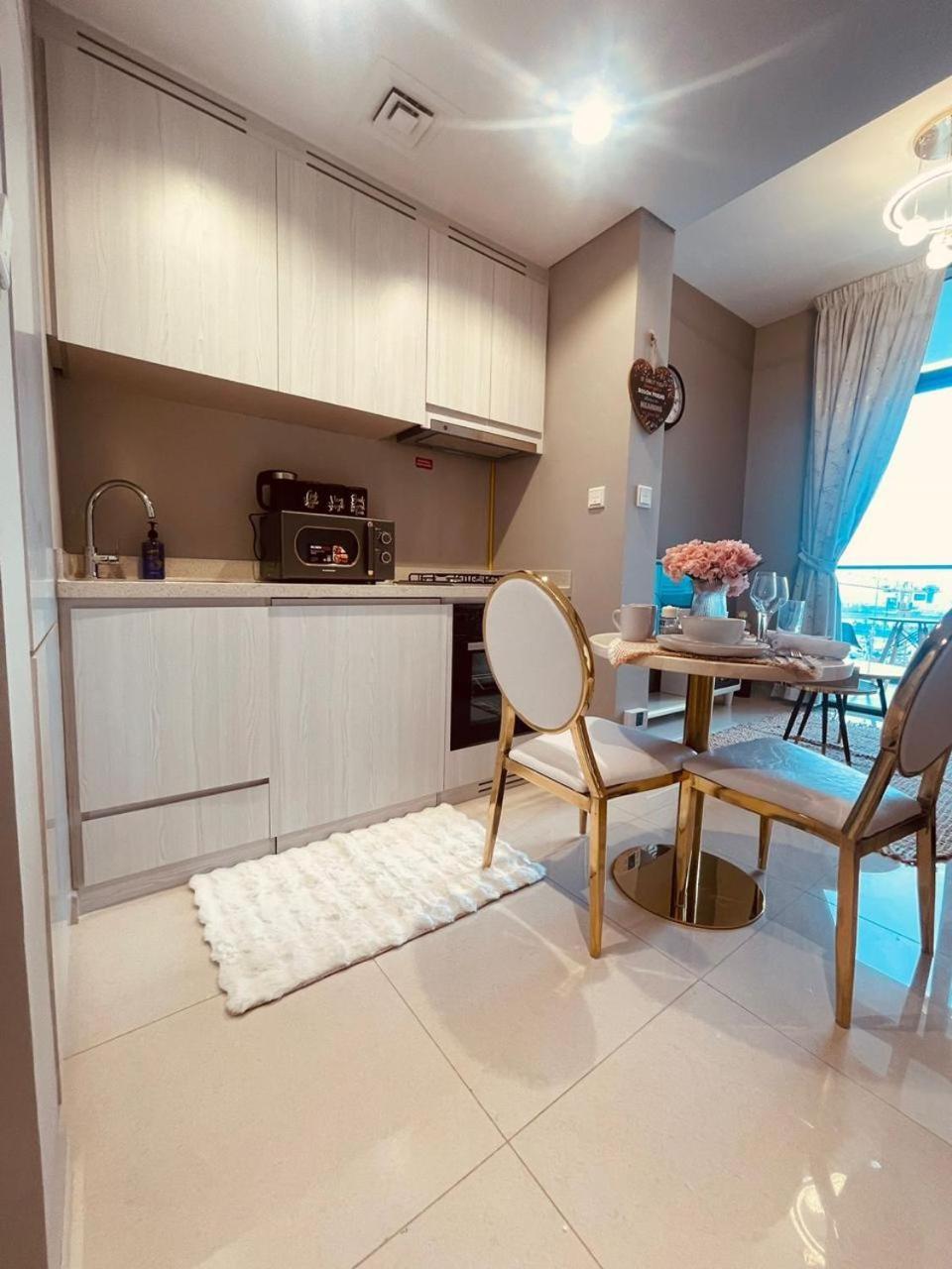 Luxury 1-bedroom Oasis Near Downtown Apartment