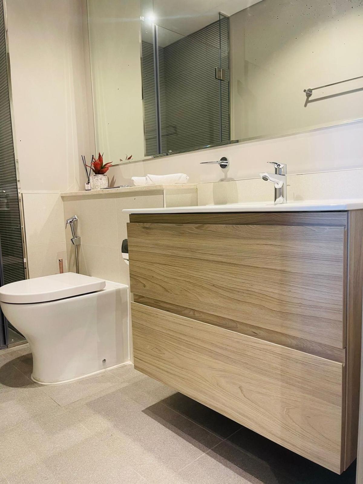 Luxury 1-bedroom Oasis Near Downtown Apartment