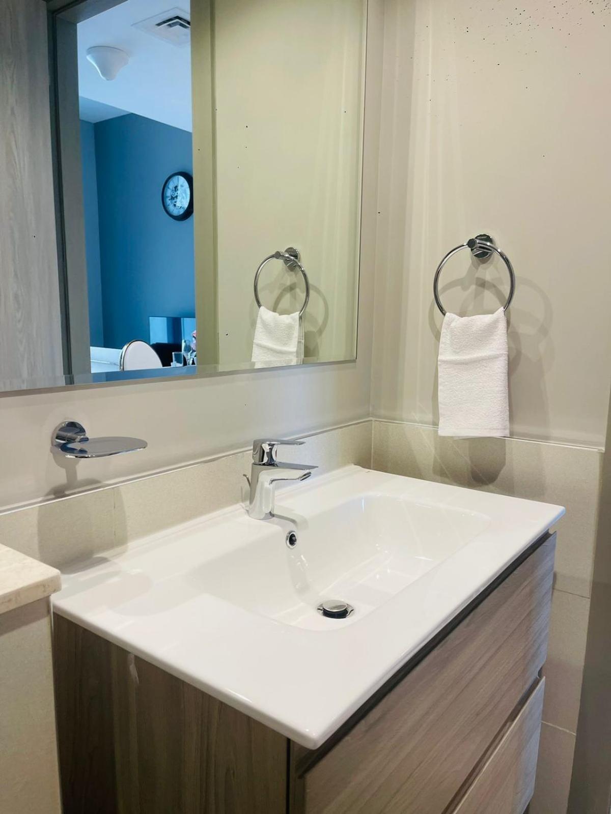 Apartment Luxury 1-bedroom Oasis Near Downtown *