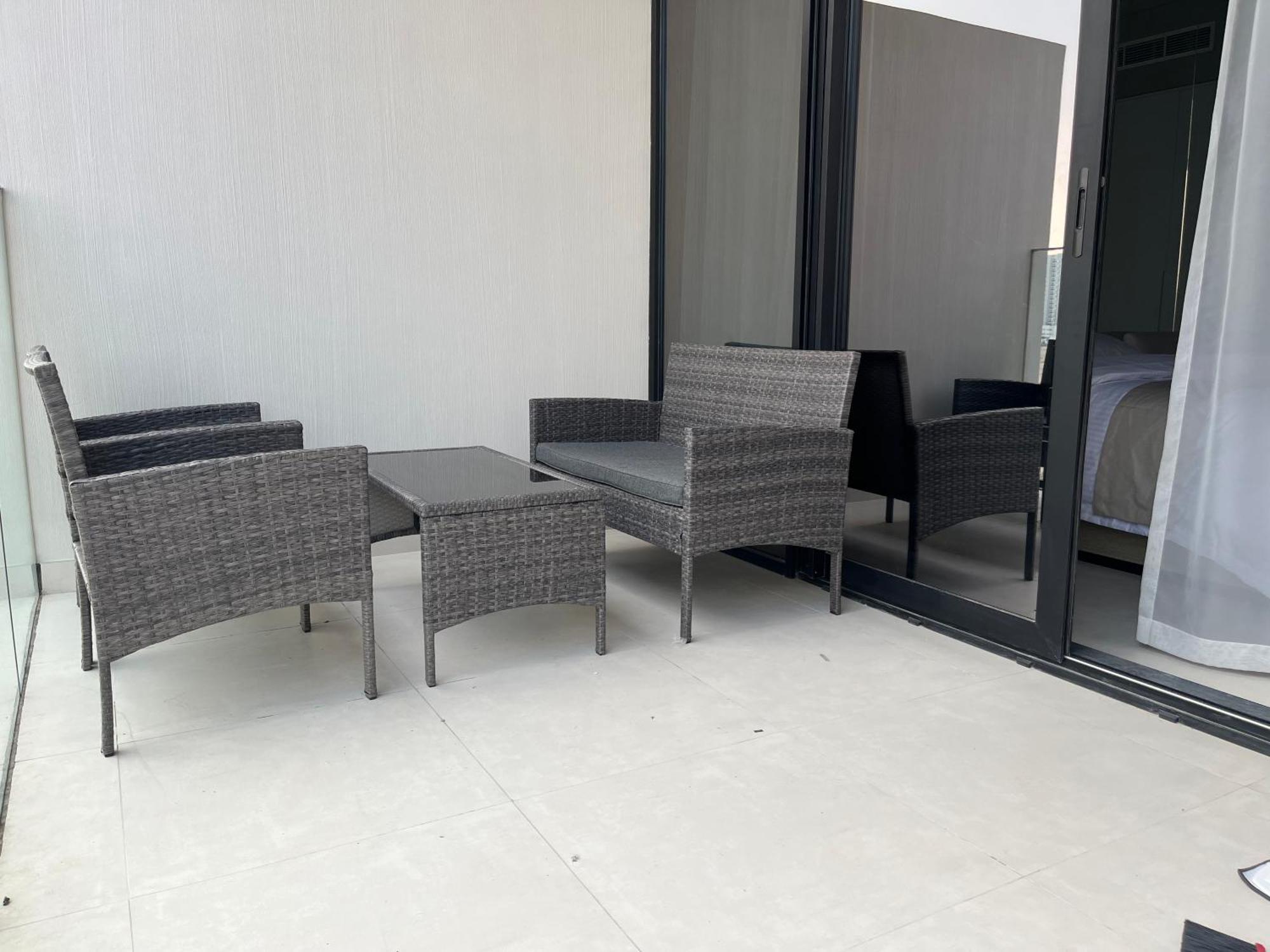 Daire Bright New With Pool & Gym Access, 5 Min From Gardens Metro