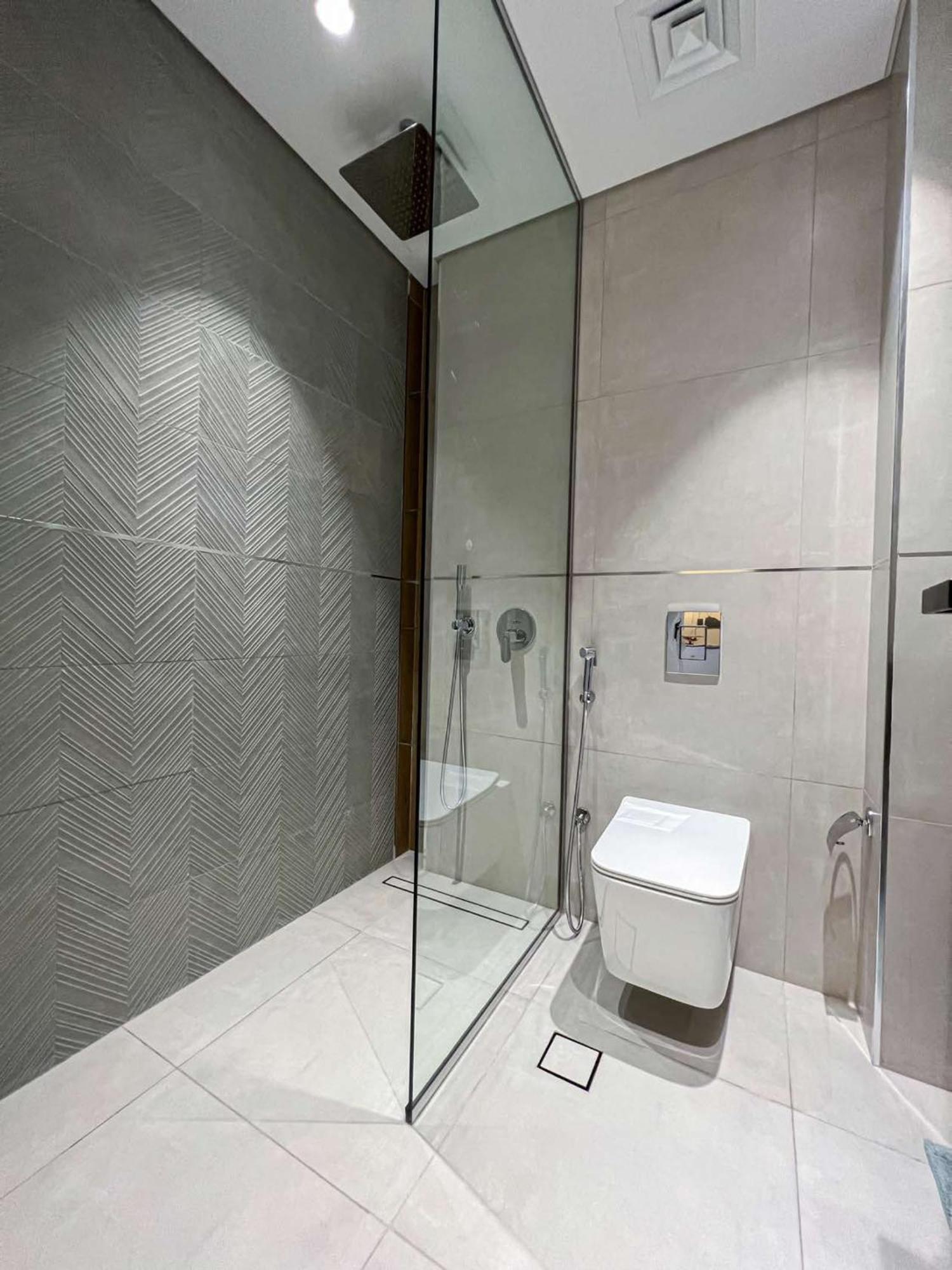 Daire Bright New With Pool & Gym Access, 5 Min From Gardens Metro *