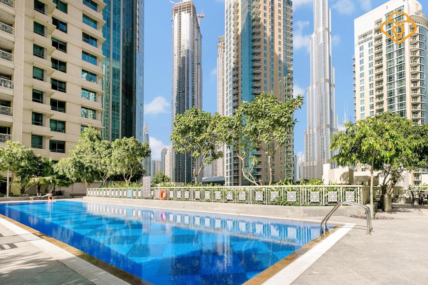 Amazing Views & Location Downtown 1 Br Apartment *