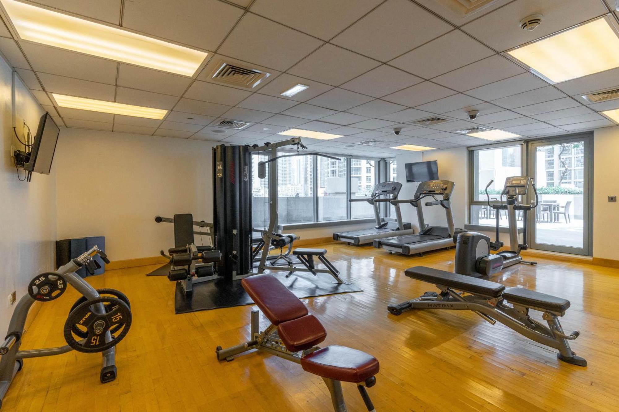 Amazing Views & Location Downtown 1 Br Apartment *
