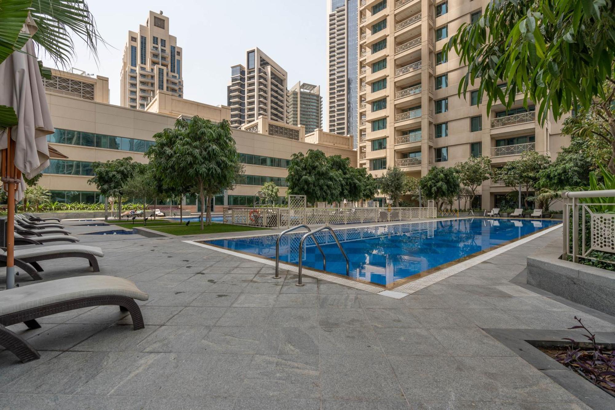 Apartment Amazing Views & Location Downtown 1 Br Dubai