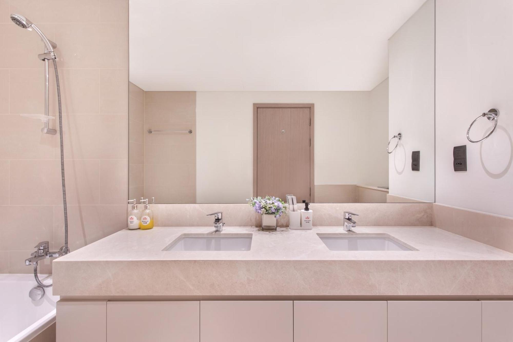 Apartment Iconic Burj Khalifa 2 Bedroom Downtown By Gua Gua Holiday *