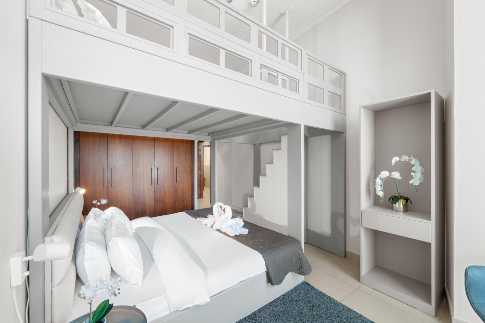 Walk To Dubai Mall 2Br With Skyline View Pool Apartment