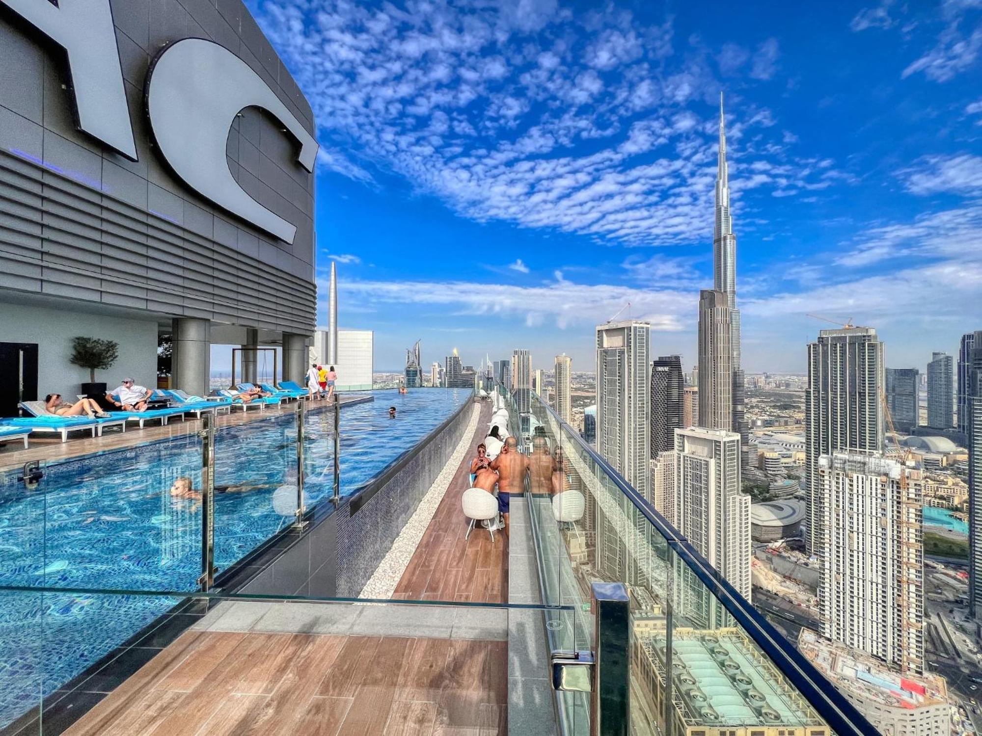 Highest Infinity Pool In Downtown Apartment