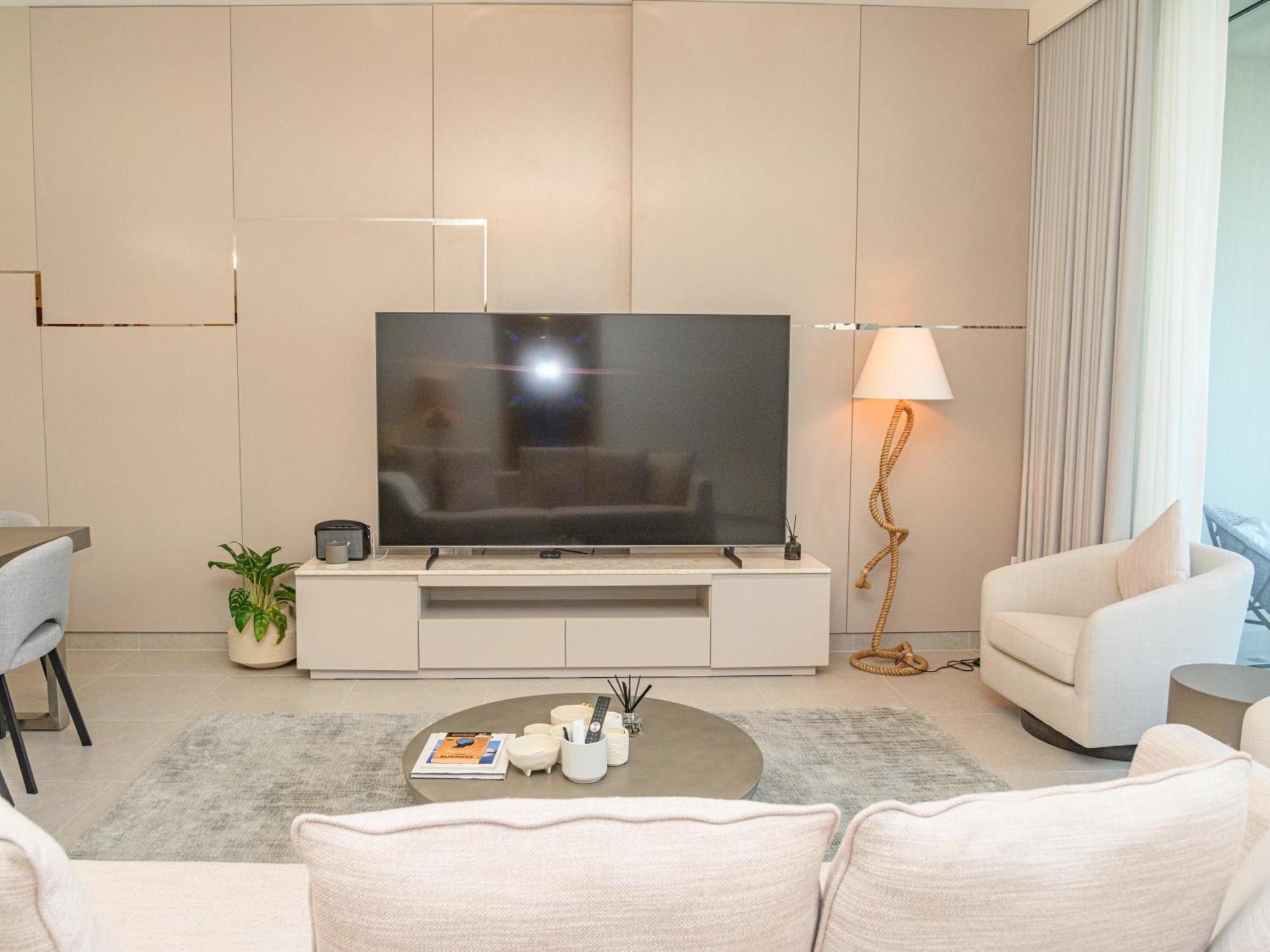Ibia Homes - Stylish Downtown Escape 3br With Views Apartment Dubai
