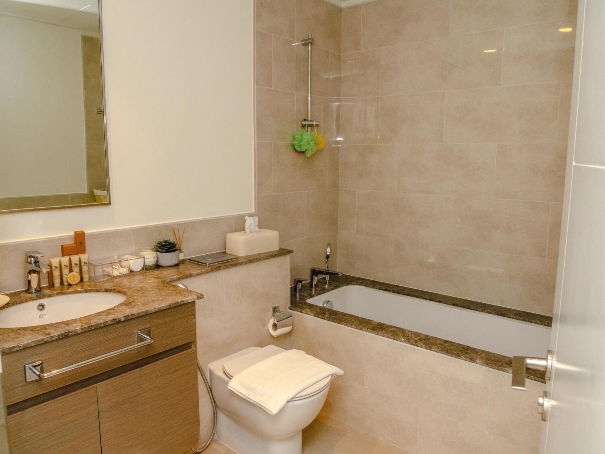 Ibia Homes - Stylish Downtown Escape 3br With Views *