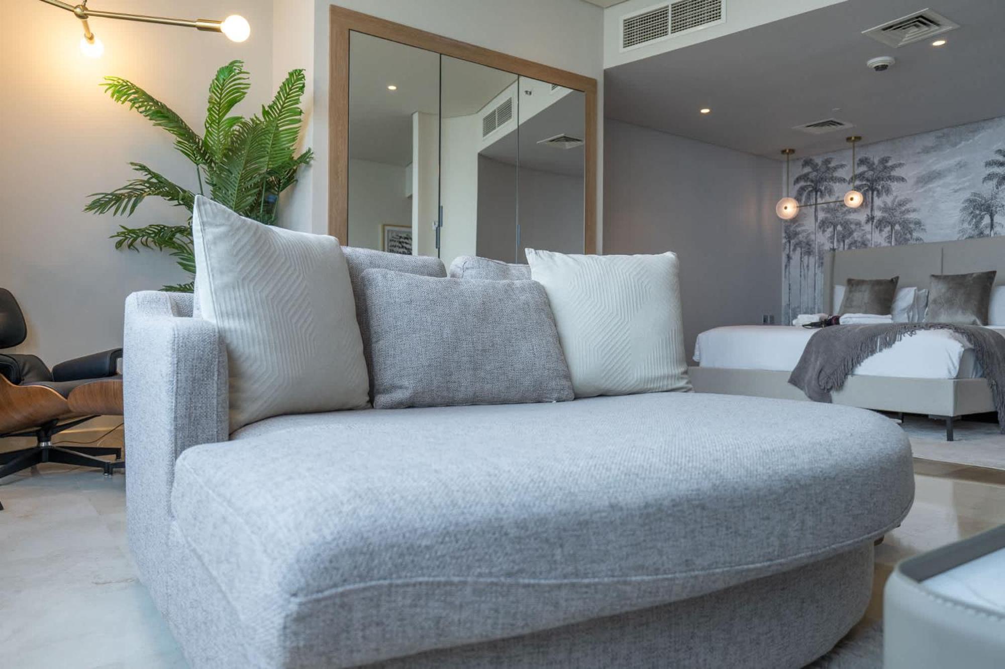 Daire Stylish With Impressive Decor And Furniture At Sky Garden!