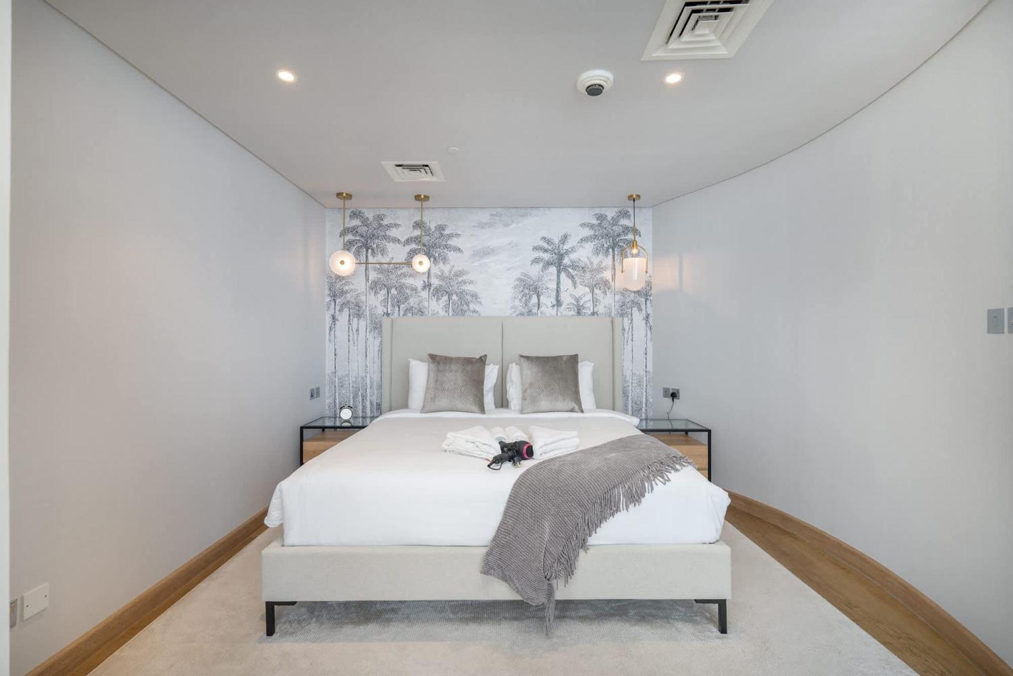 Stylish With Impressive Decor And Furniture At Sky Garden! Daire