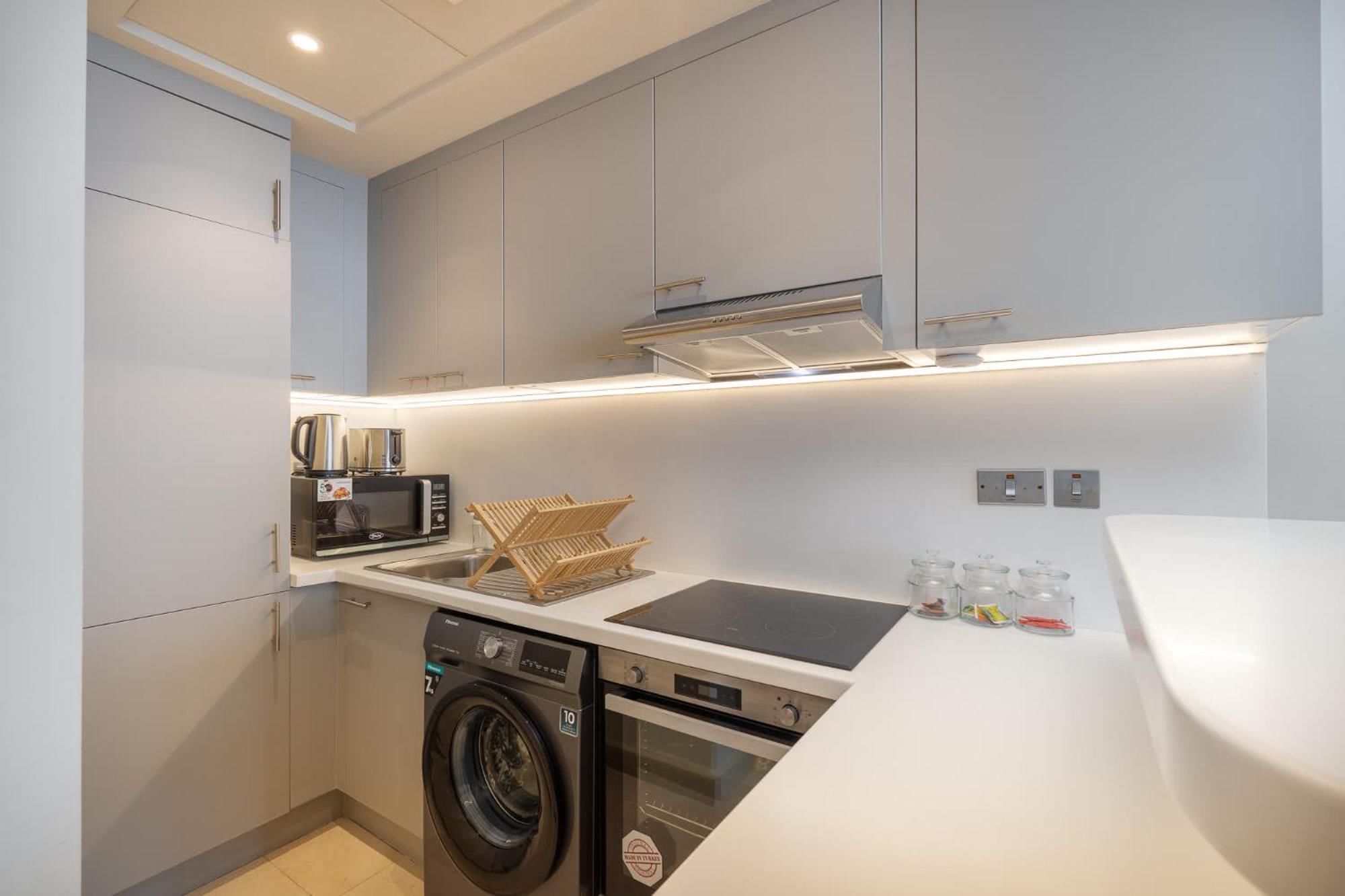 Stylish With Impressive Decor And Furniture At Sky Garden! Daire