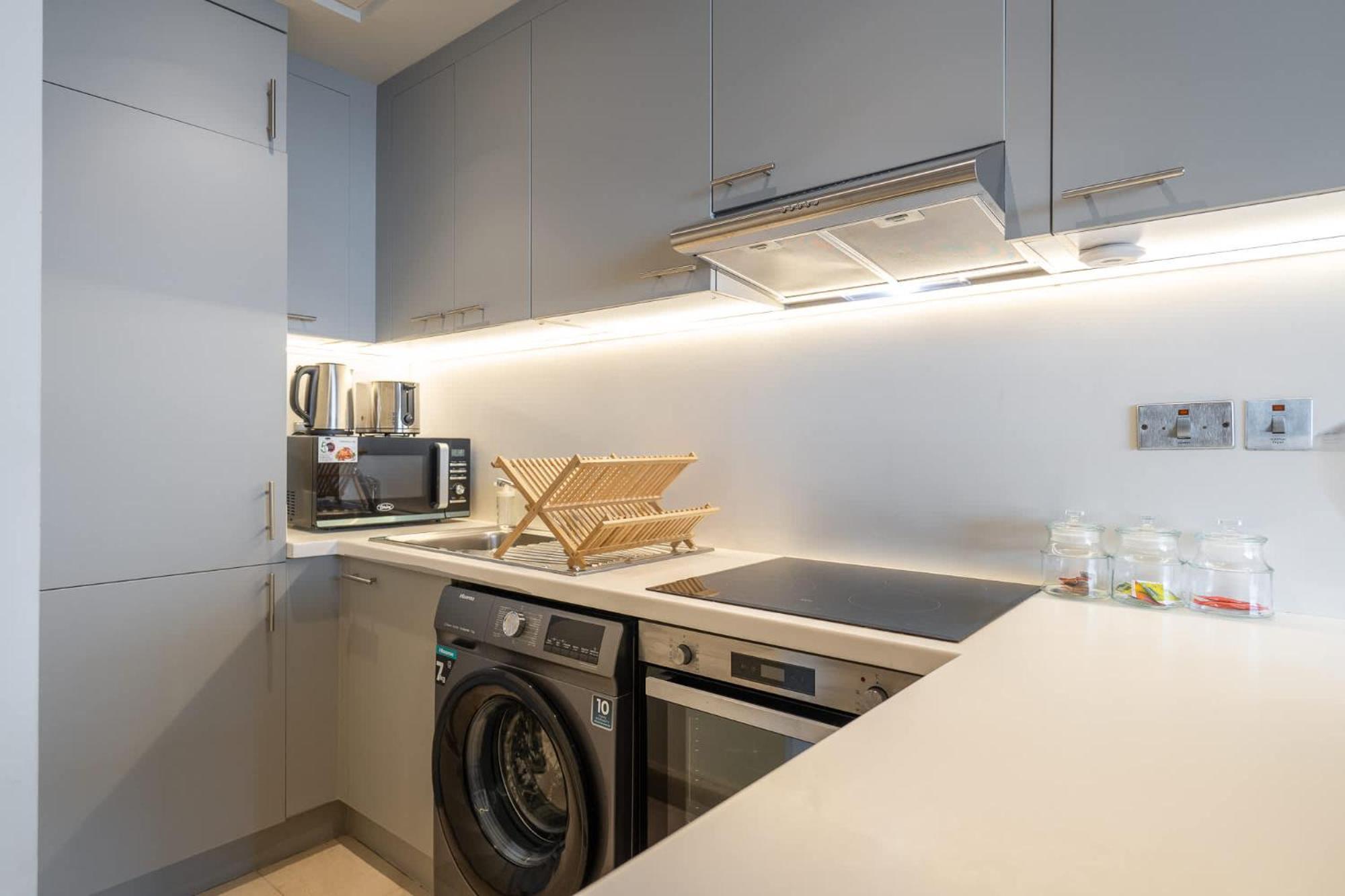 Daire Stylish With Impressive Decor And Furniture At Sky Garden! Dubai