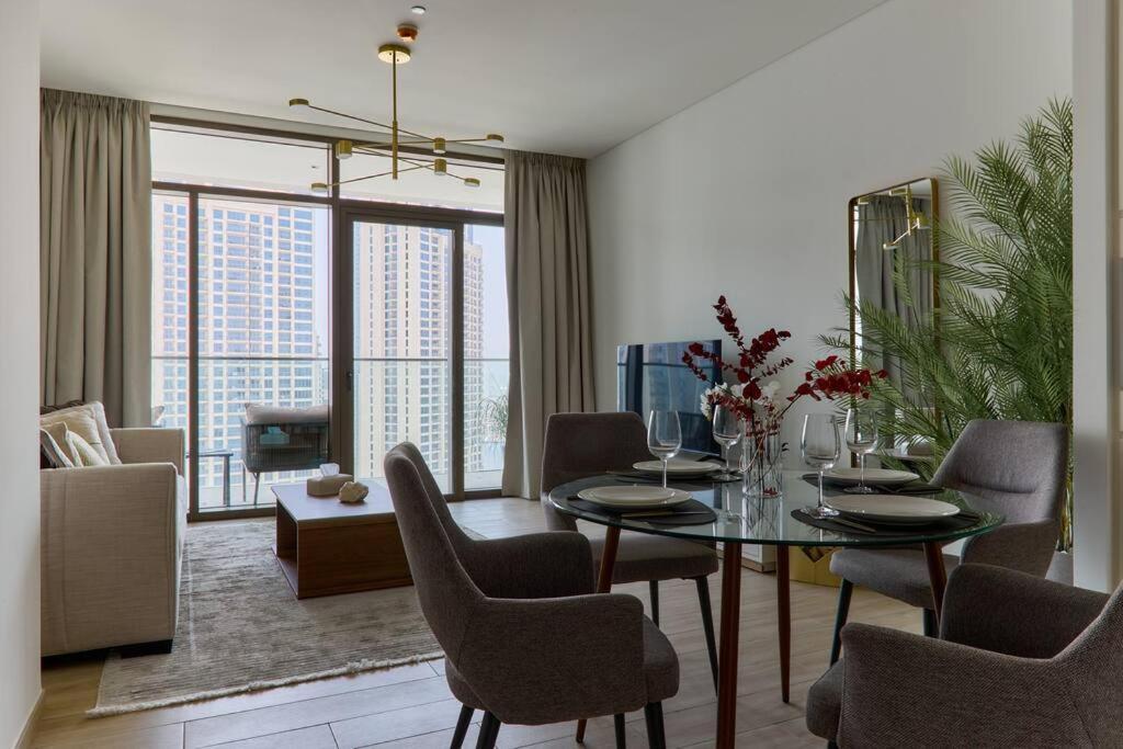 Apartment Elegant Luxury Living In Palace Residences Dubai