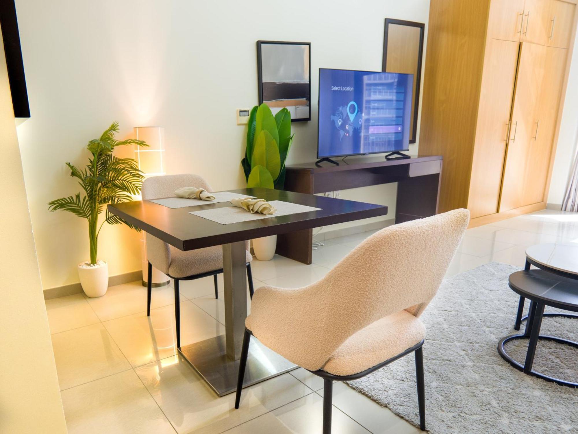 Easygo -stylish Stu With Pool View Linkin Park Arjan- 17 Apartment Dubai