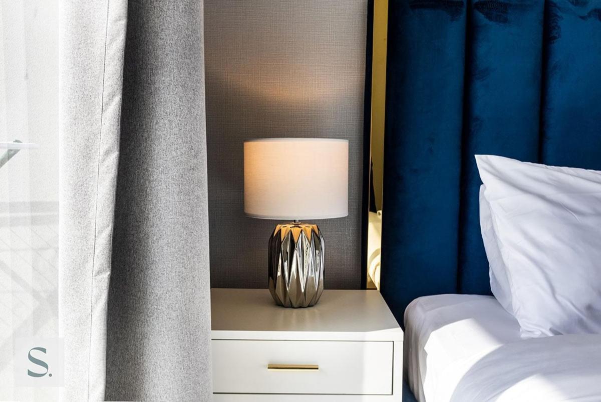 Aws Homes - Lux Gateaway Near Mall * Dubai