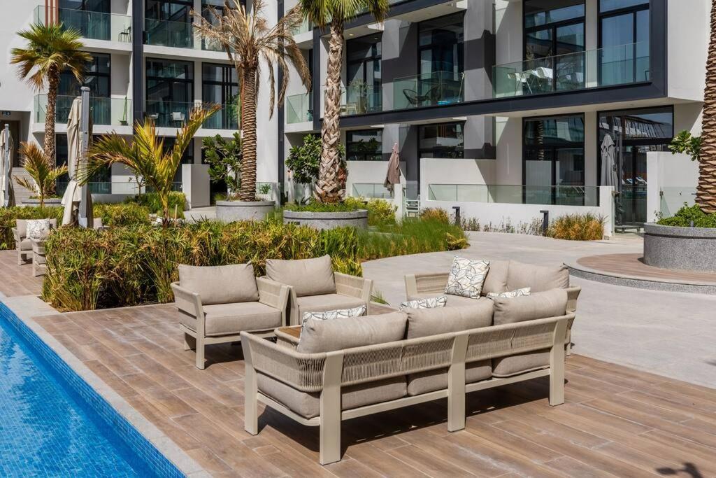 Waves - Elegant Oxford 212 In Jvc With Views Dubai