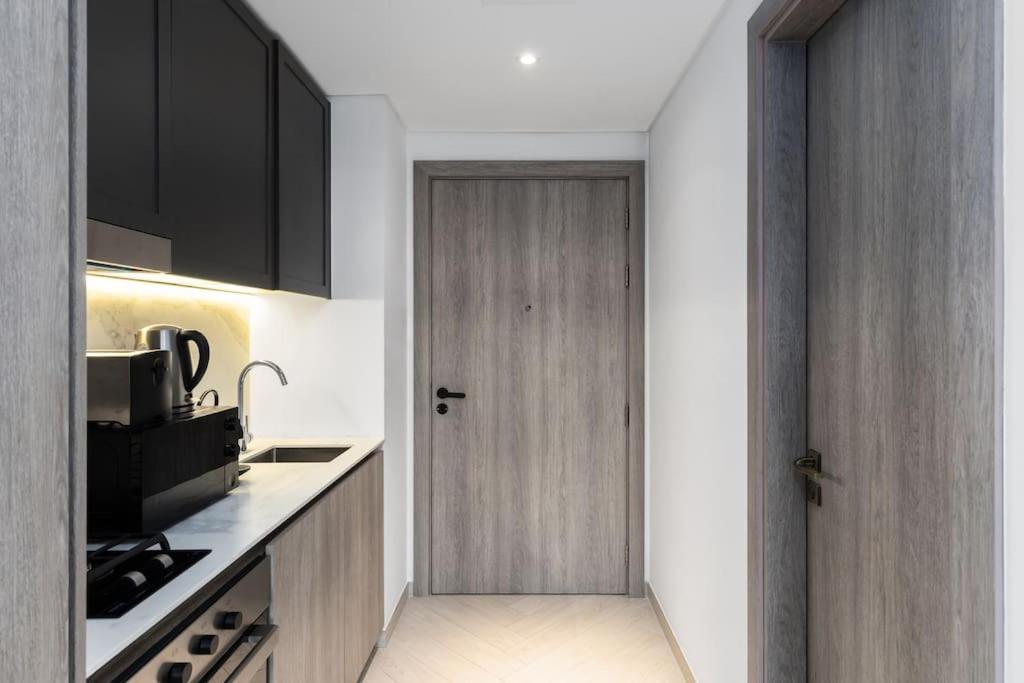 Waves - Elegant Oxford 212 In Jvc With Views * Dubai