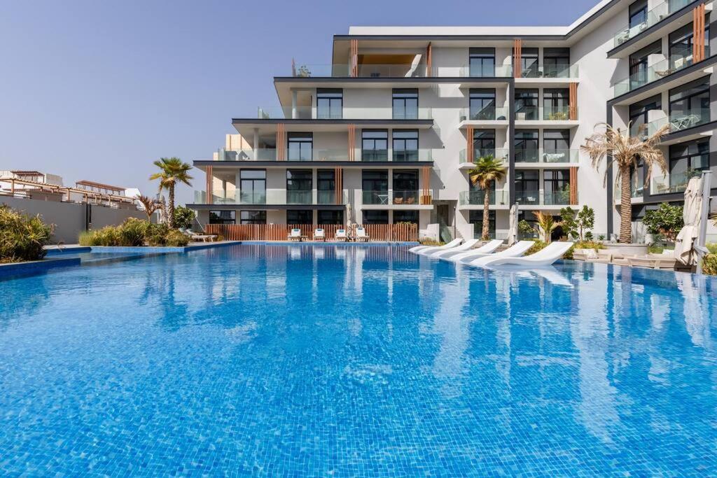 Apartment Waves - Elegant Oxford 212 In Jvc With Views Dubai