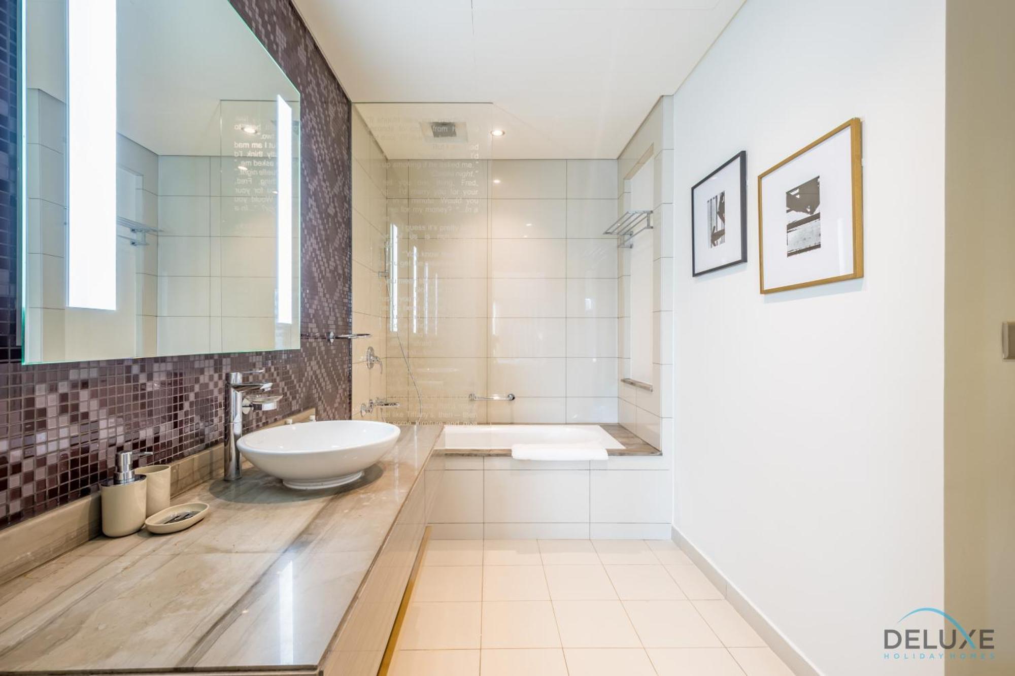Stylish 1br In Damac Towers By Paramount B, Business Bay By Deluxe Homes Daire