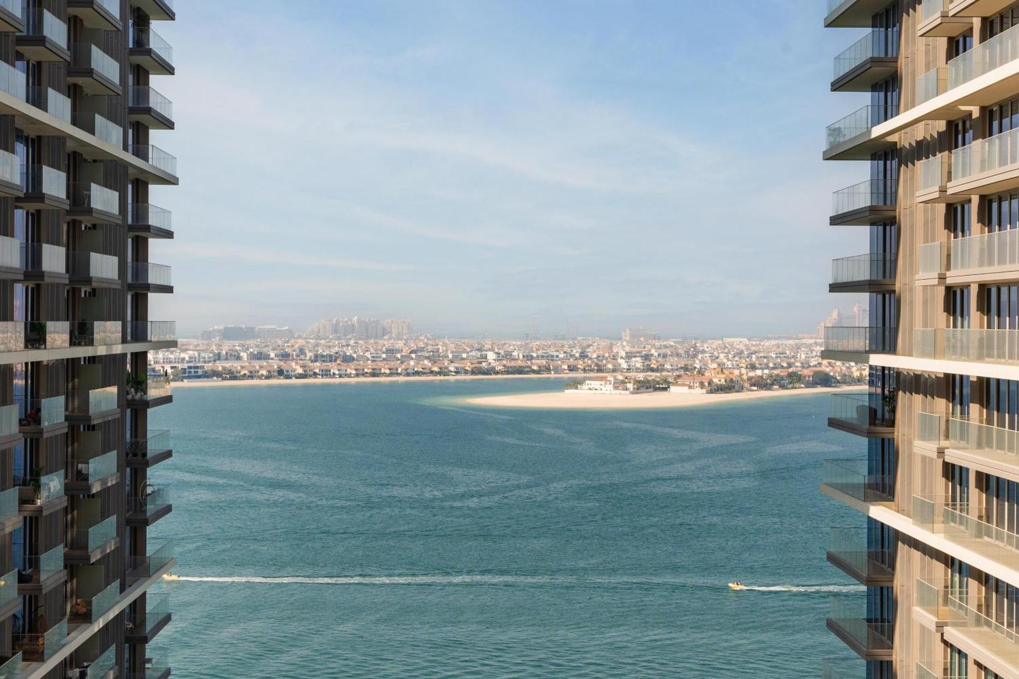 Marina Vista 2 - Beachfront Stunning - Full Sea Views