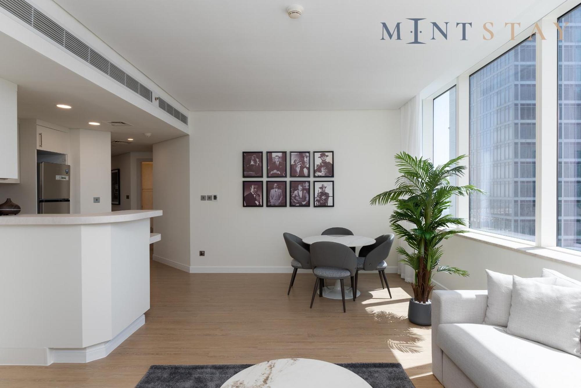 Sky Gardens, Park Avenue, Difc - Mint *