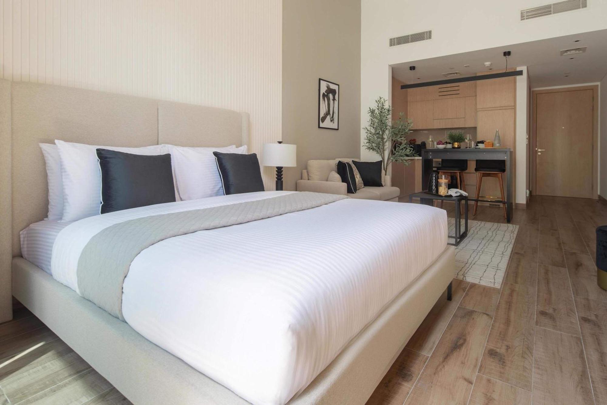 Frank Porter - Oakley Square Residences Apartment Dubai