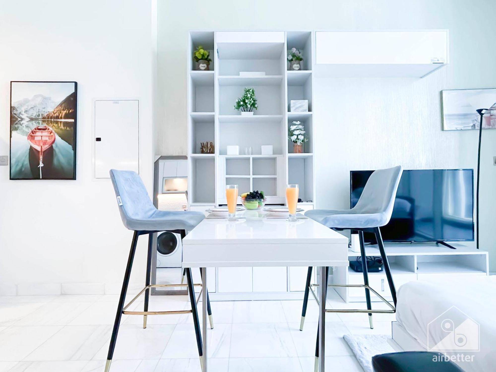 Chic Retreat In Business Bay Apartment