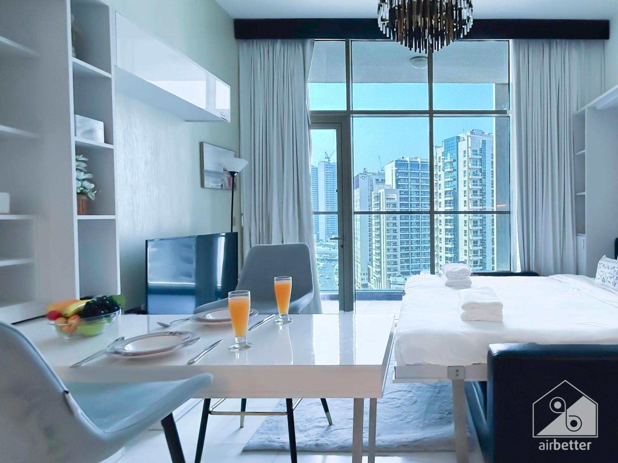 Chic Retreat In Business Bay Apartment *