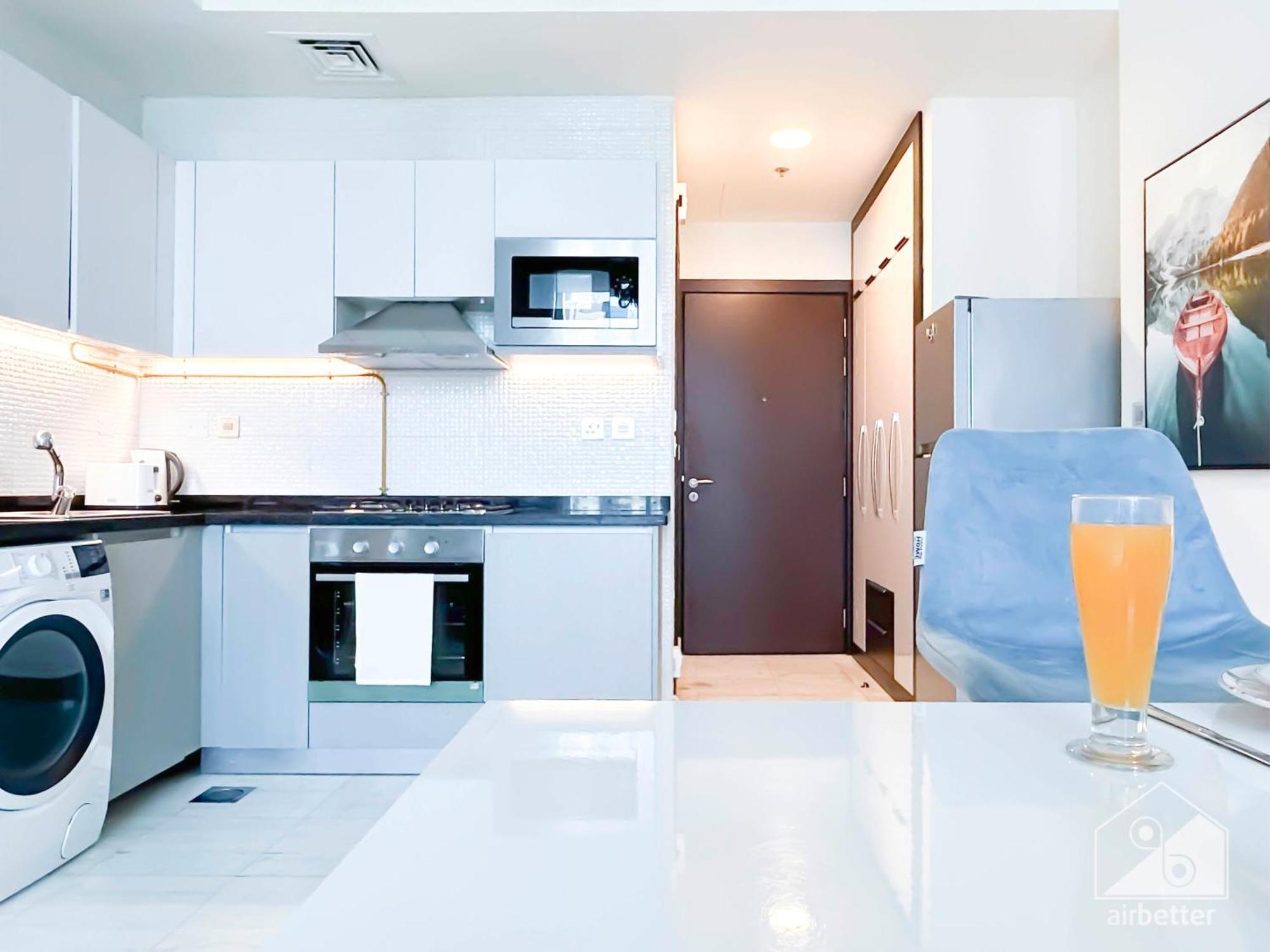 Chic Retreat In Business Bay Apartment *