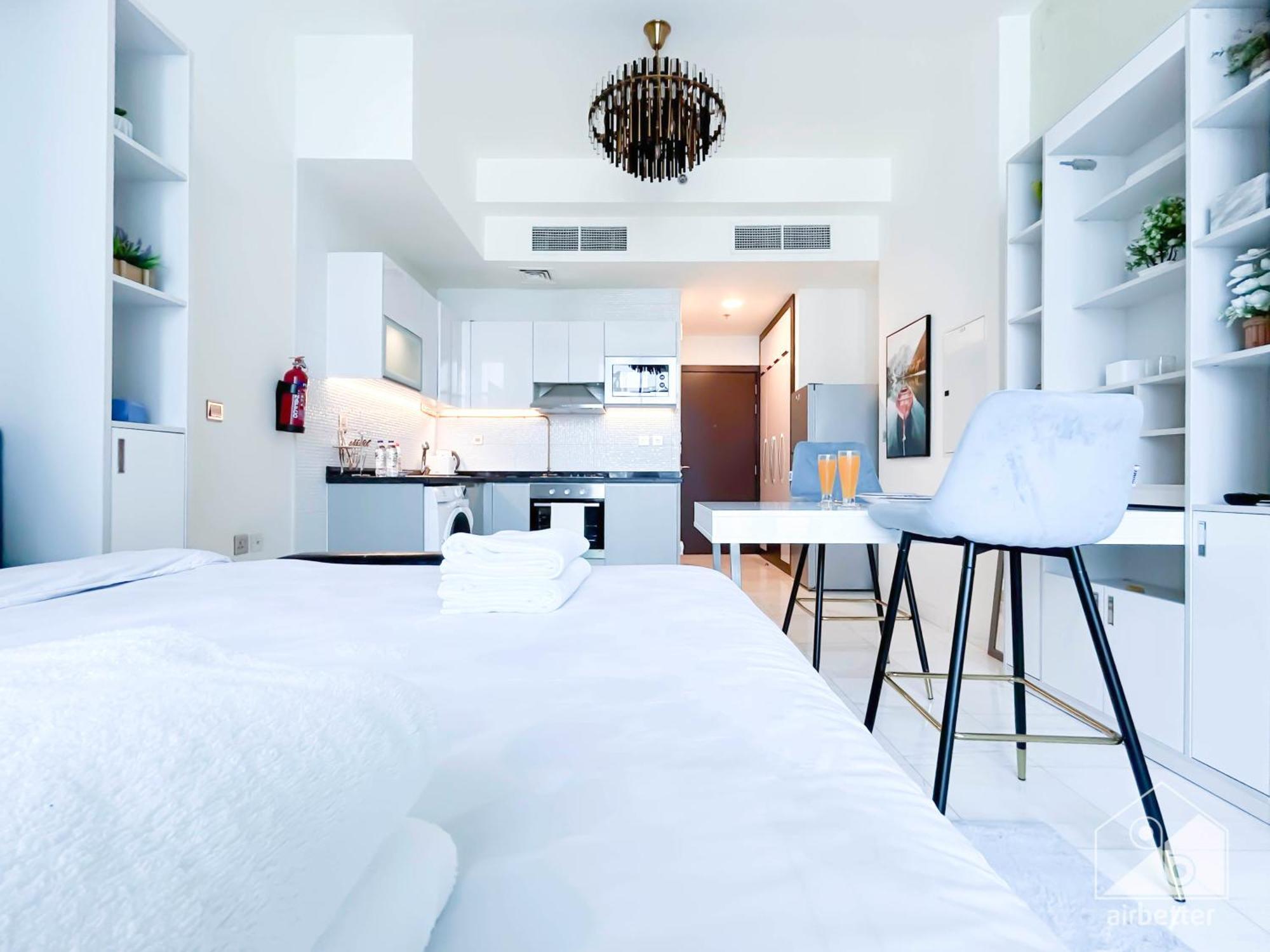Chic Retreat In Business Bay Apartment