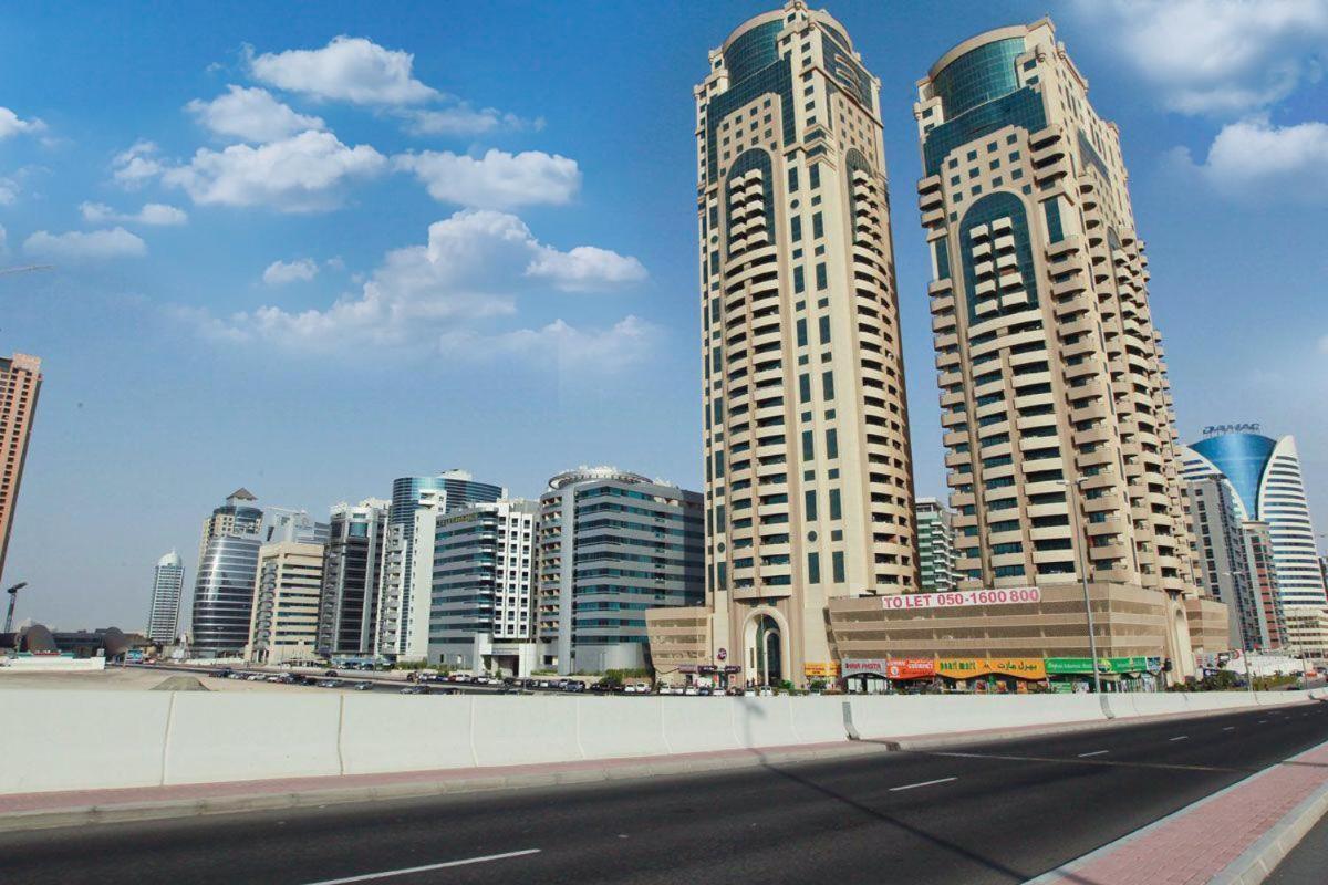 Nomad Partition In Barsha Heights 3 Mins To Icm Metro Homestay *