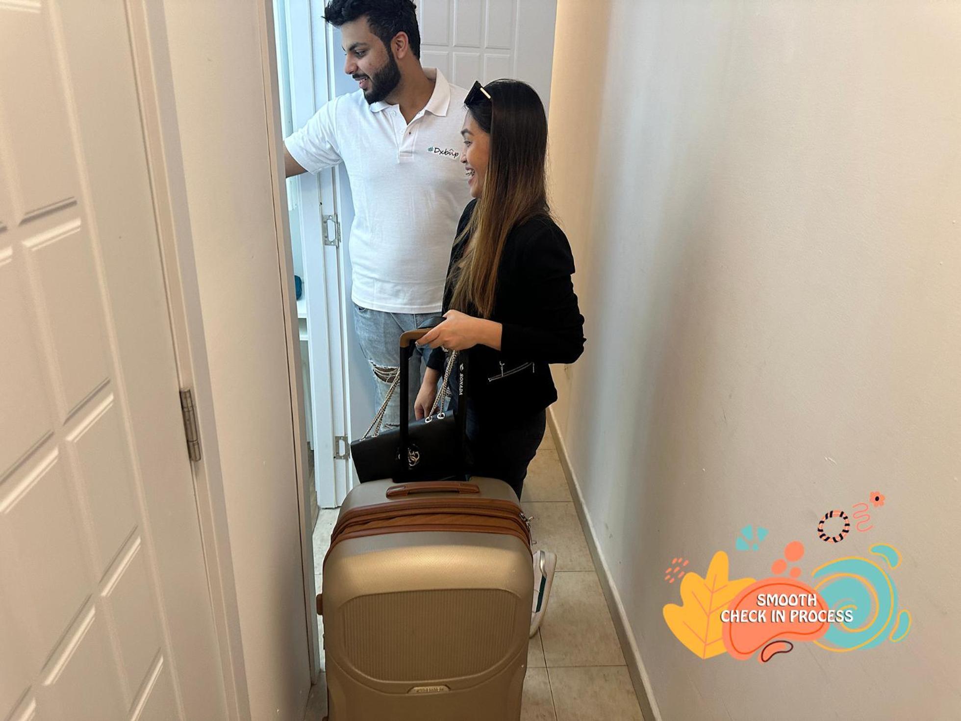 Nomad Partition In Barsha Heights 3 Mins To Icm Metro Homestay *