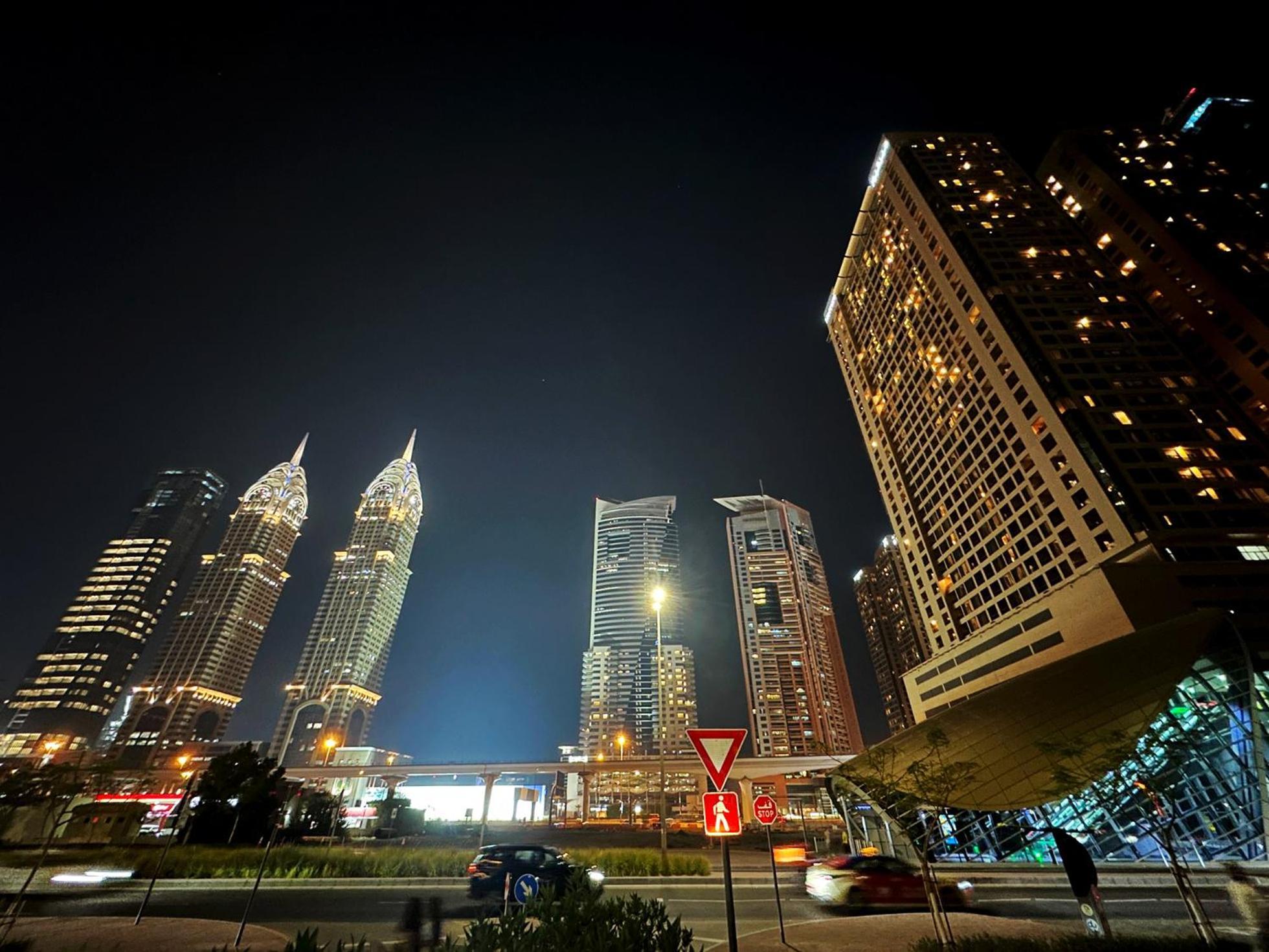 Nomad Partition In Barsha Heights 3 Mins To Icm Metro Homestay *