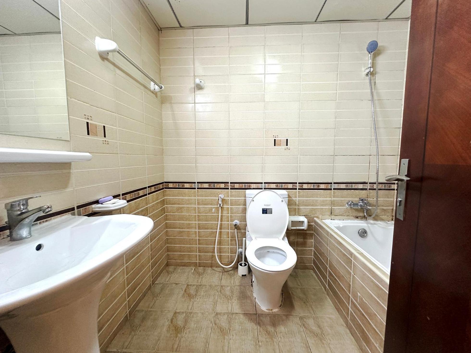 Nomad Partition In Barsha Heights 3 Mins To Icm Metro