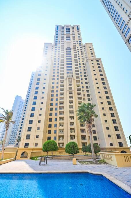 Full Sea View - Spacious & Newly Renovated In Jbr