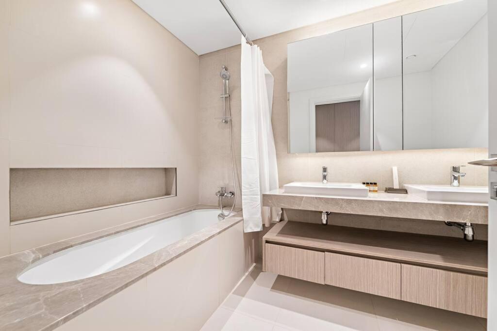 First Class 2br Glamour Retreat * Dubai