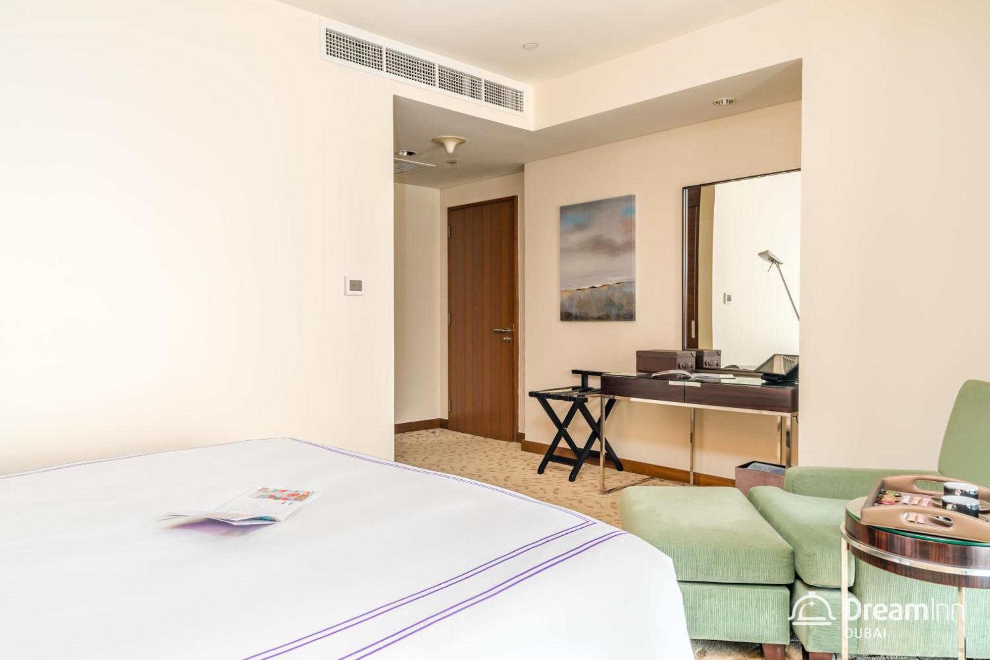 Dream - Fashion Avenue Residences Formerly Address Mall * Dubai