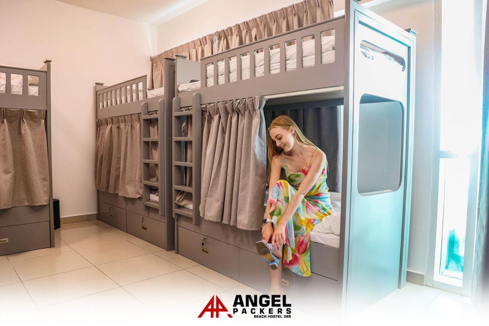 Angel Packers With Seaview In Marina Walk *