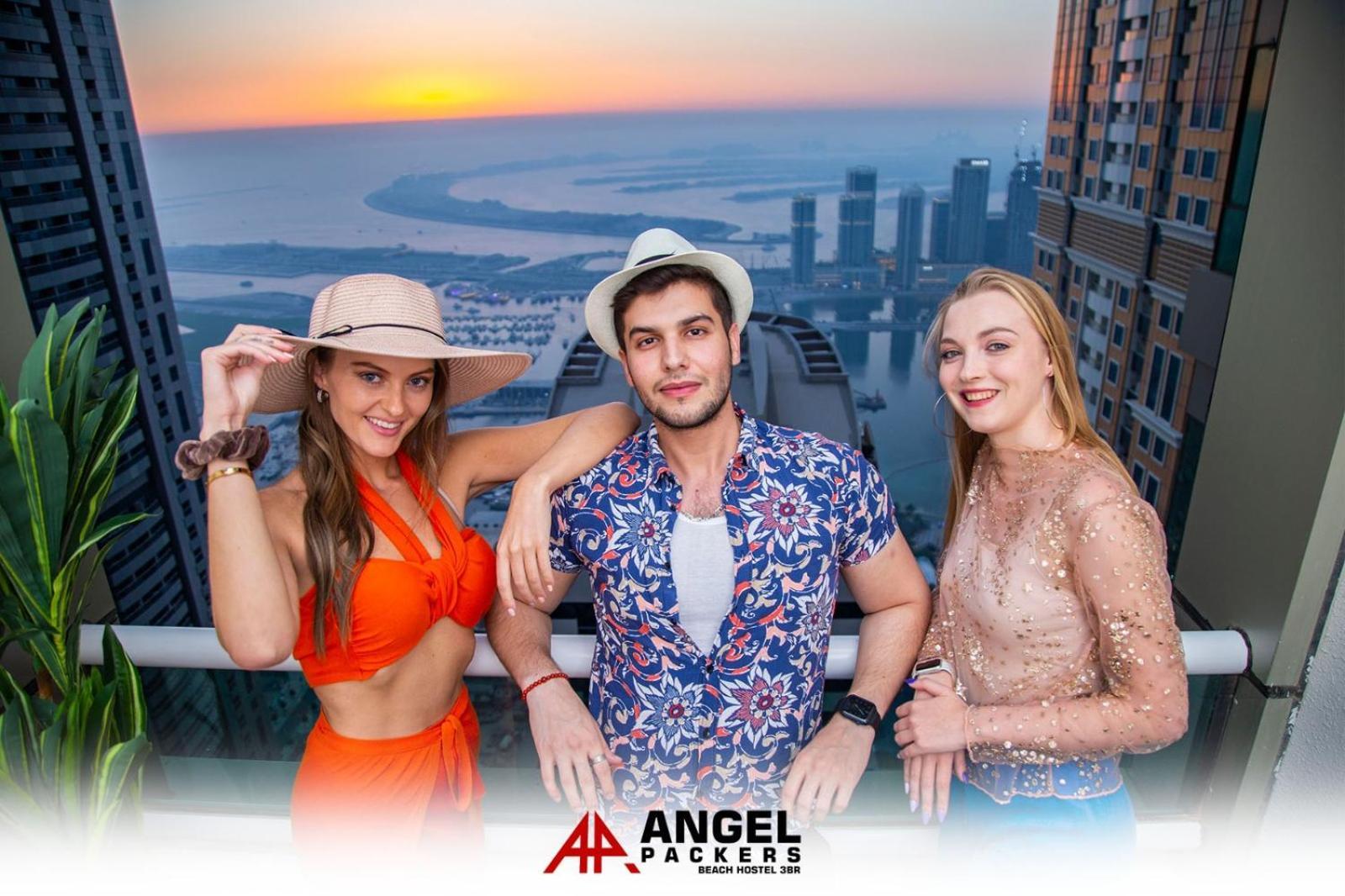 Angel Packers With Seaview In Marina Walk * Dubai