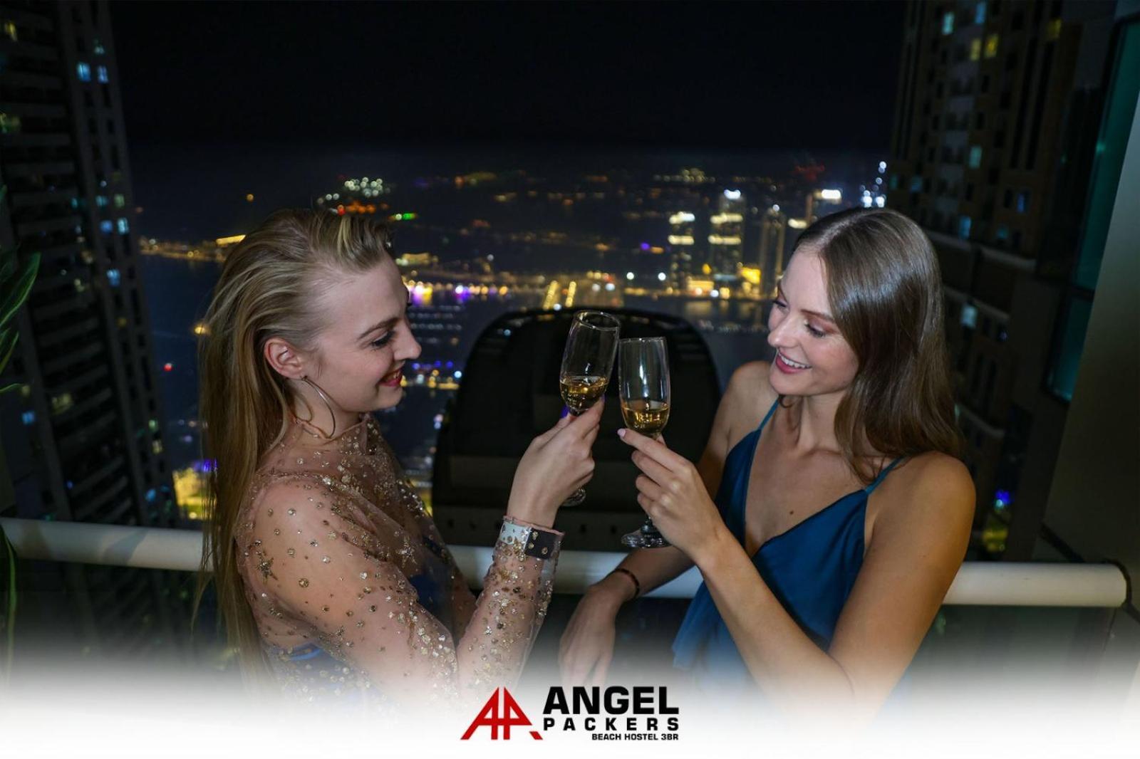 Angel Packers With Seaview In Marina Walk *