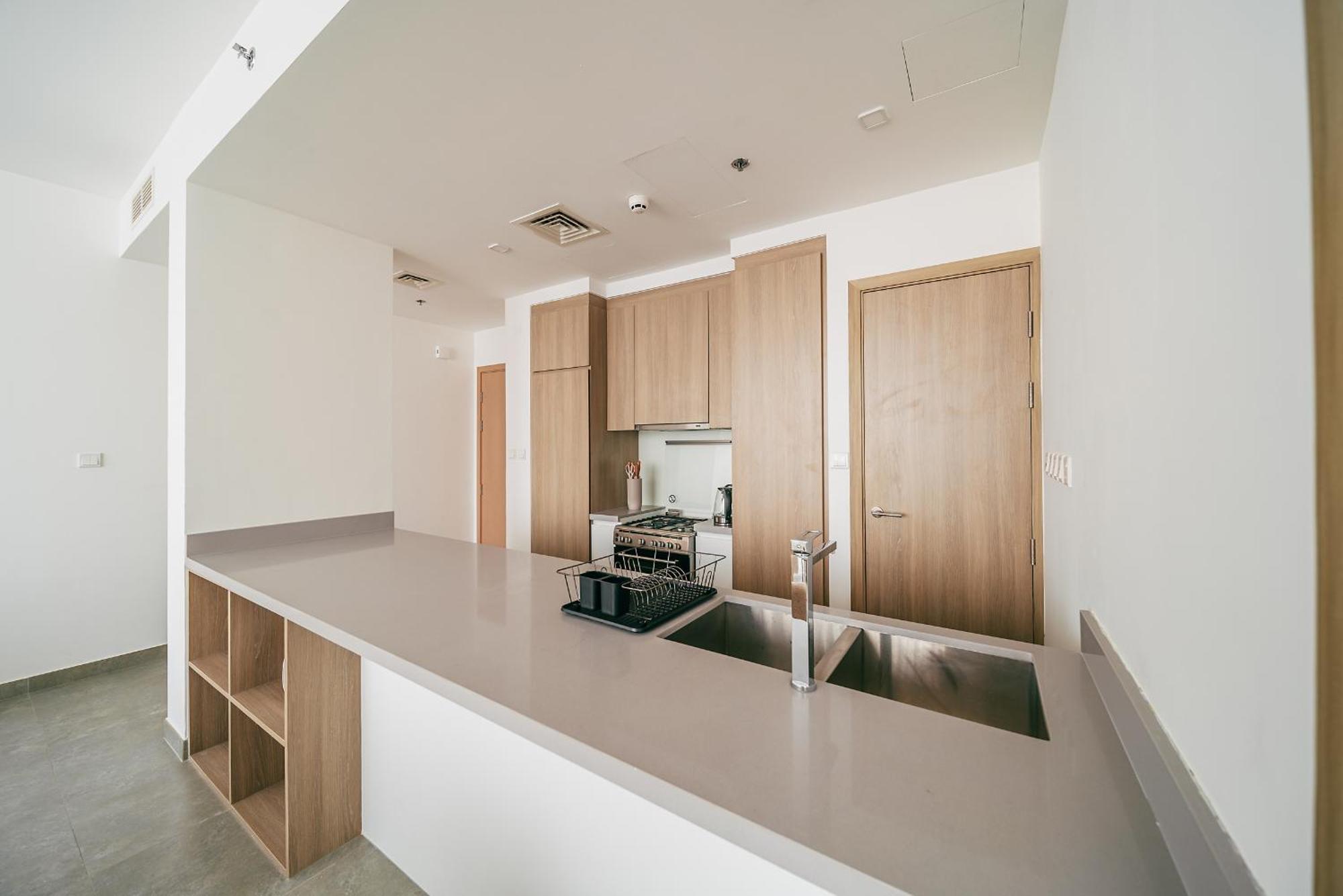 Lux 1br Direct Access To Marina 4 People