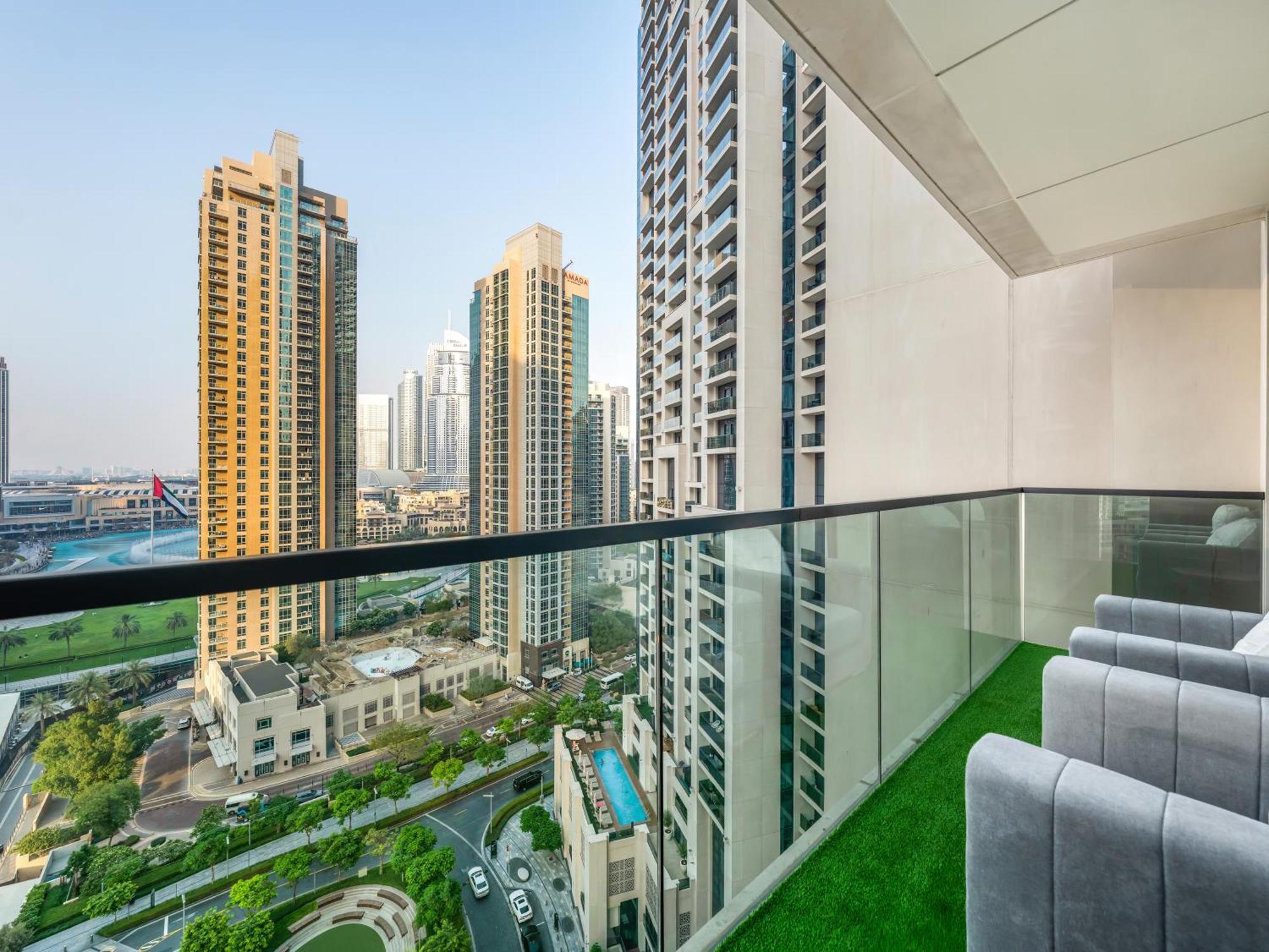 Exquisite 2 Bedroom I Burj Khalifa & Fountain Views I Free Gym, Pool, Parking, Wi-fi And Ps5 I By Skyline Serenity Daire Dubai