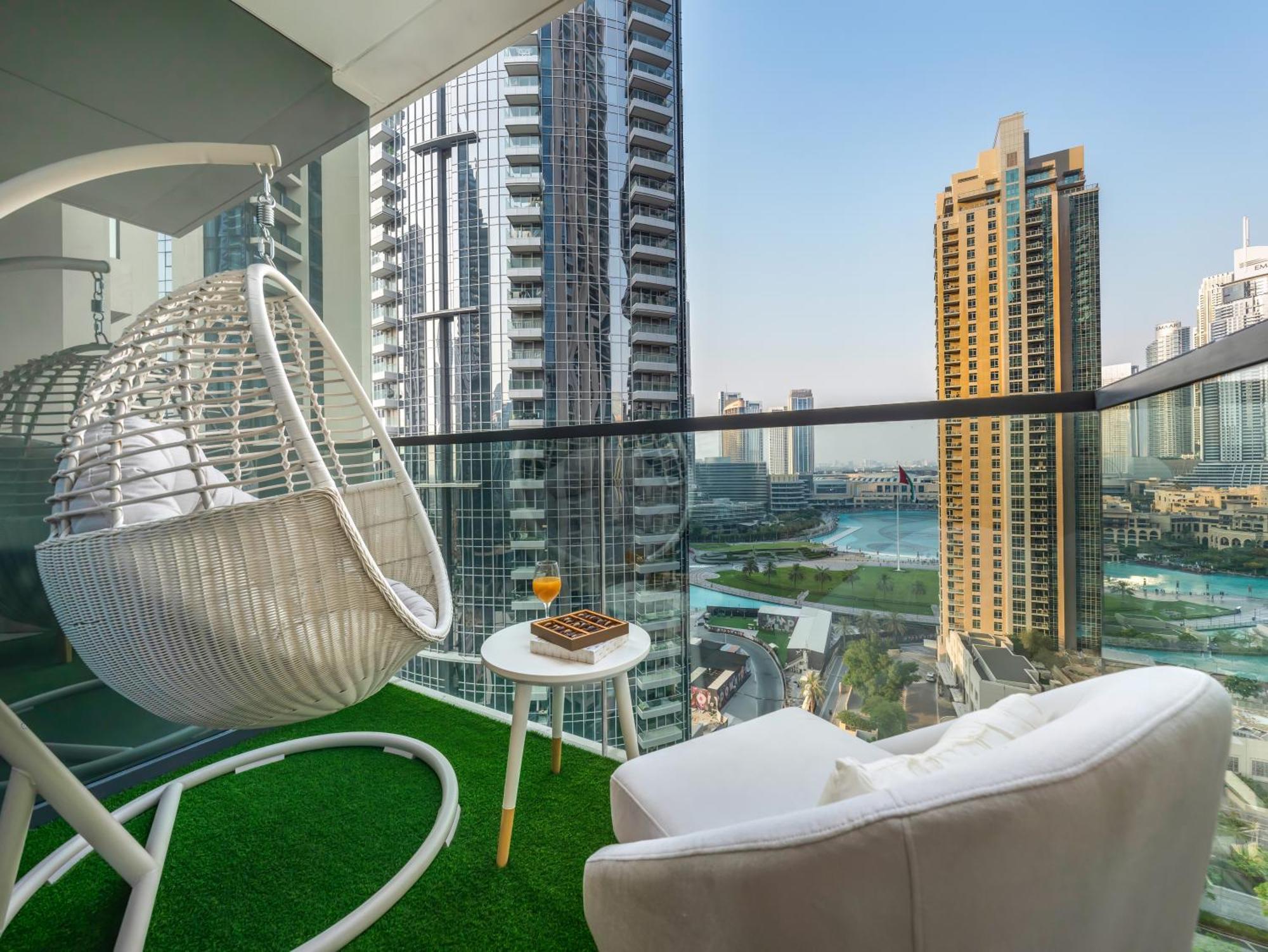 Daire Exquisite 2 Bedroom I Burj Khalifa & Fountain Views I Free Gym, Pool, Parking, Wi-fi And Ps5 I By Skyline Serenity