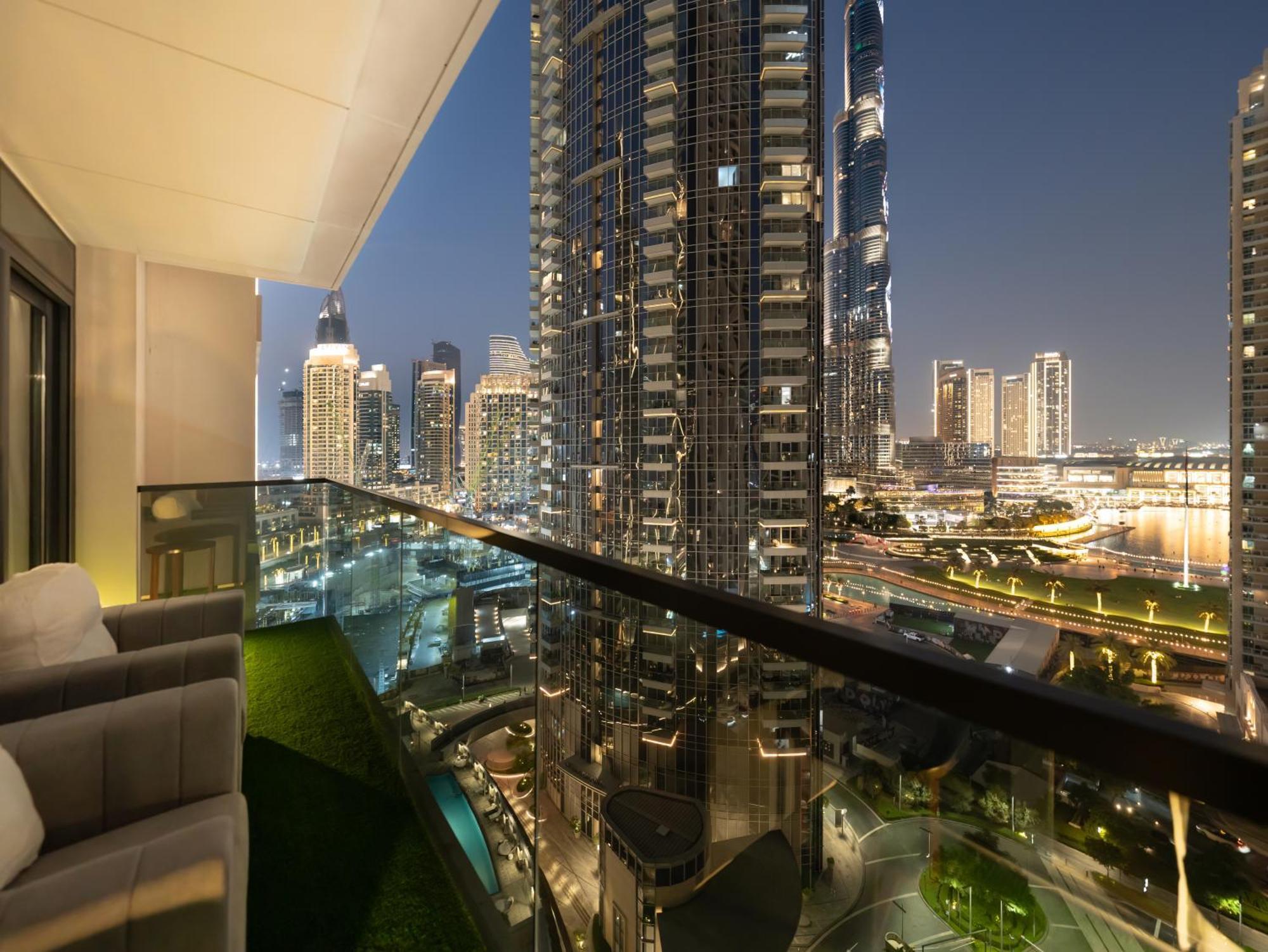 Daire Exquisite 2 Bedroom I Burj Khalifa & Fountain Views I Free Gym, Pool, Parking, Wi-fi And Ps5 I By Skyline Serenity *