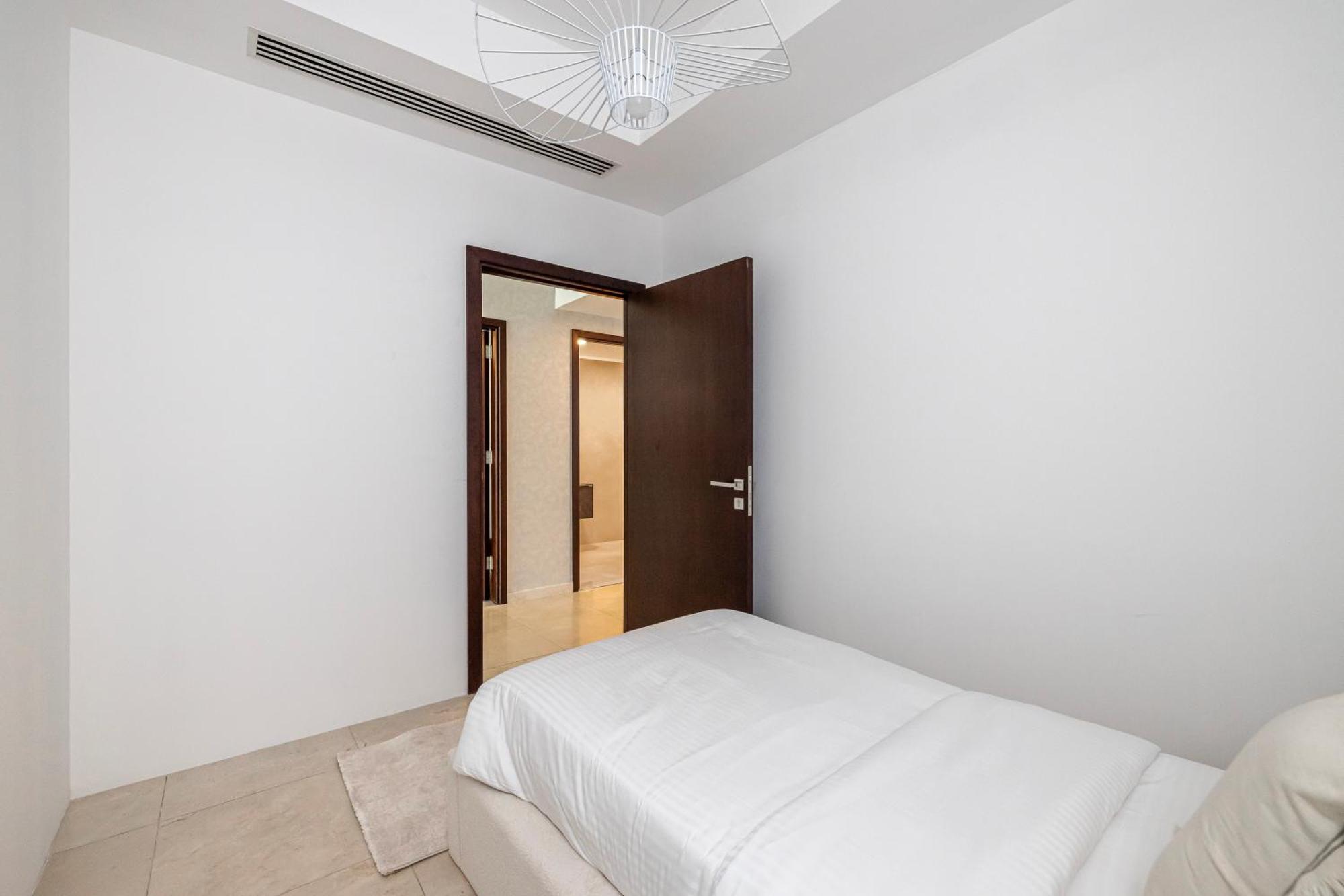 2br Bay Square 7, View * Dubai
