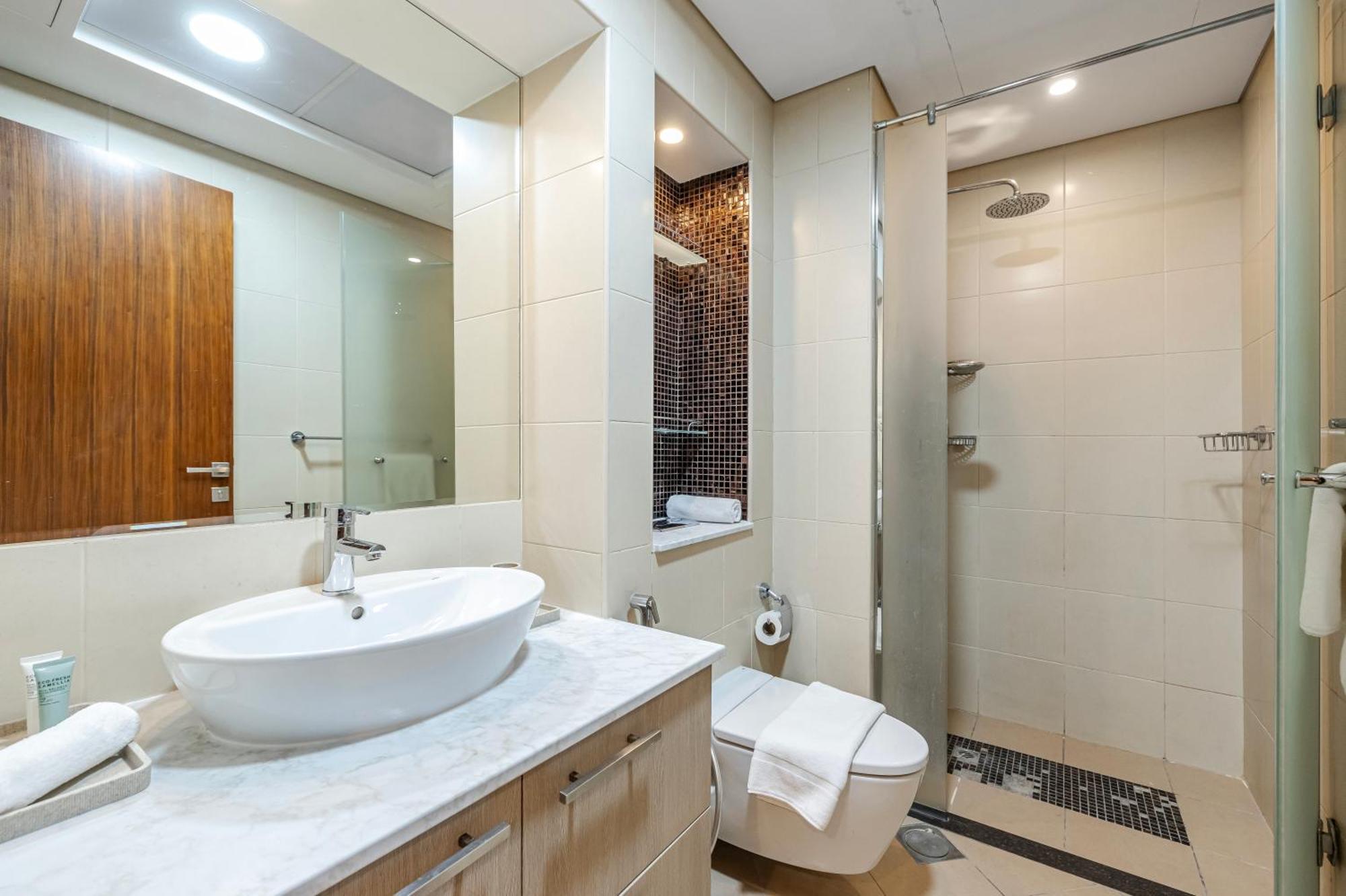 2br Bay Square 7, View * Dubai