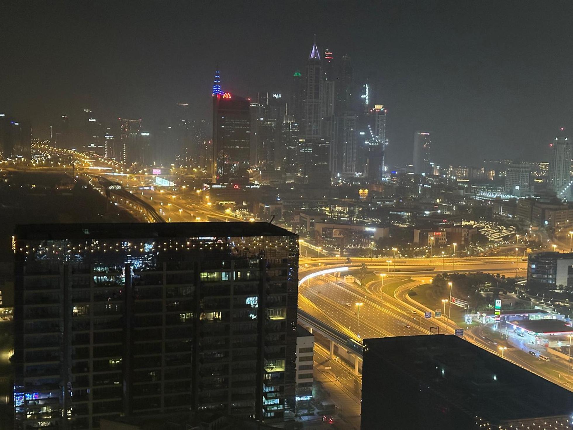 Explorer Partition With Window Near Internet * Dubai