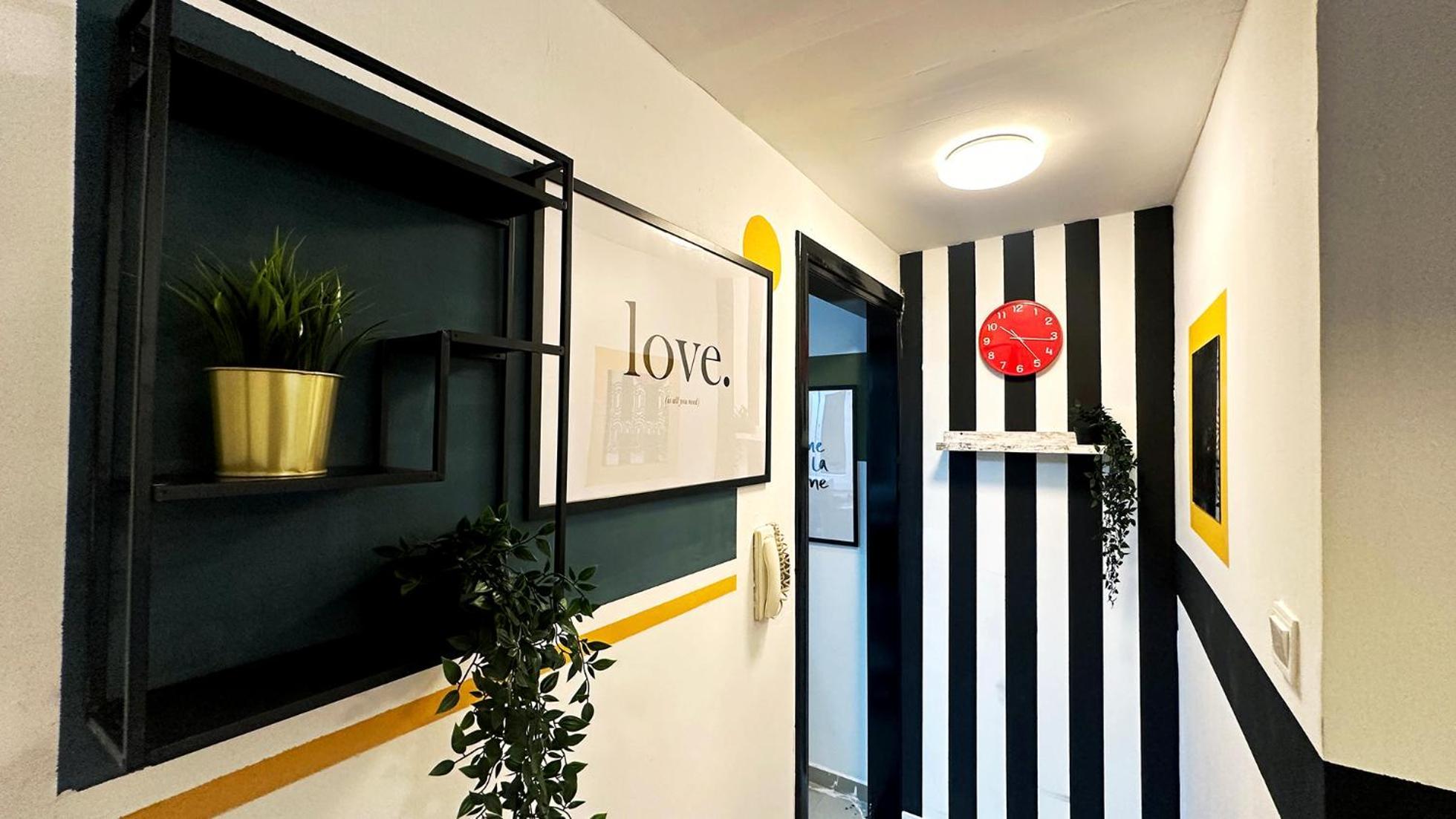 Blissful Partition In Bur Near Burjuman Metro * Dubai